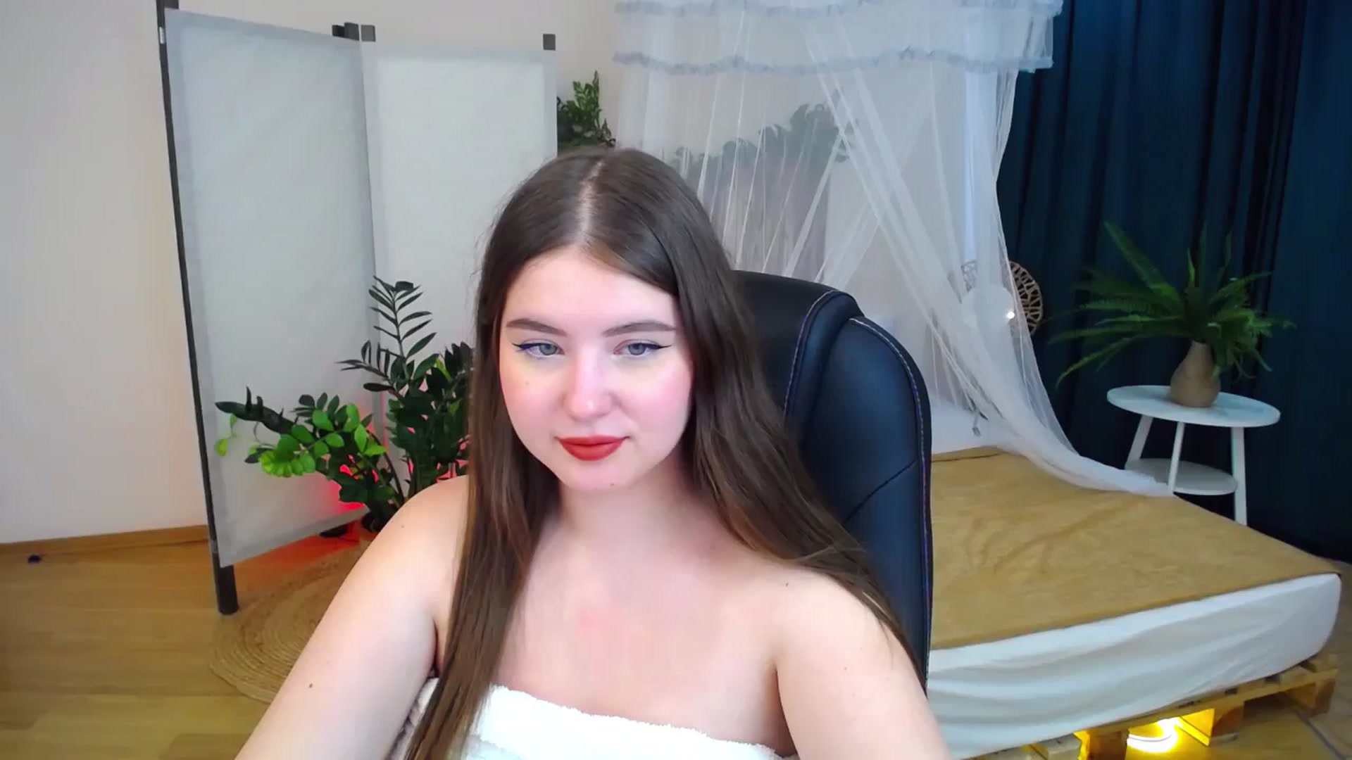 Gallery image thumbnail from AdmireMyEyes's myfreecams stream on, 09/04/2024, 08:30 image 6 of 20