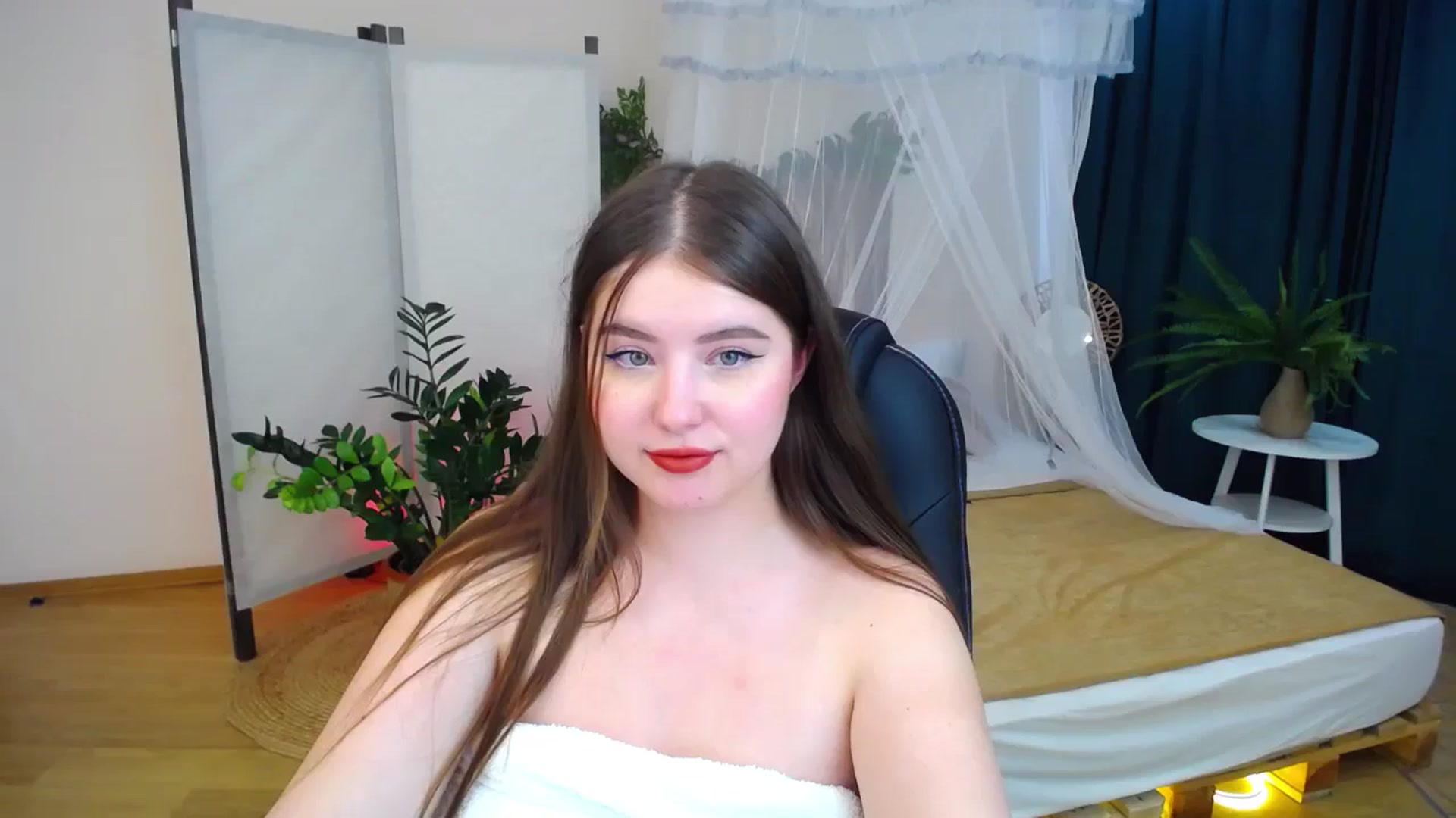 Gallery image thumbnail from AdmireMyEyes's myfreecams stream on, 09/04/2024, 08:30 image 11 of 20