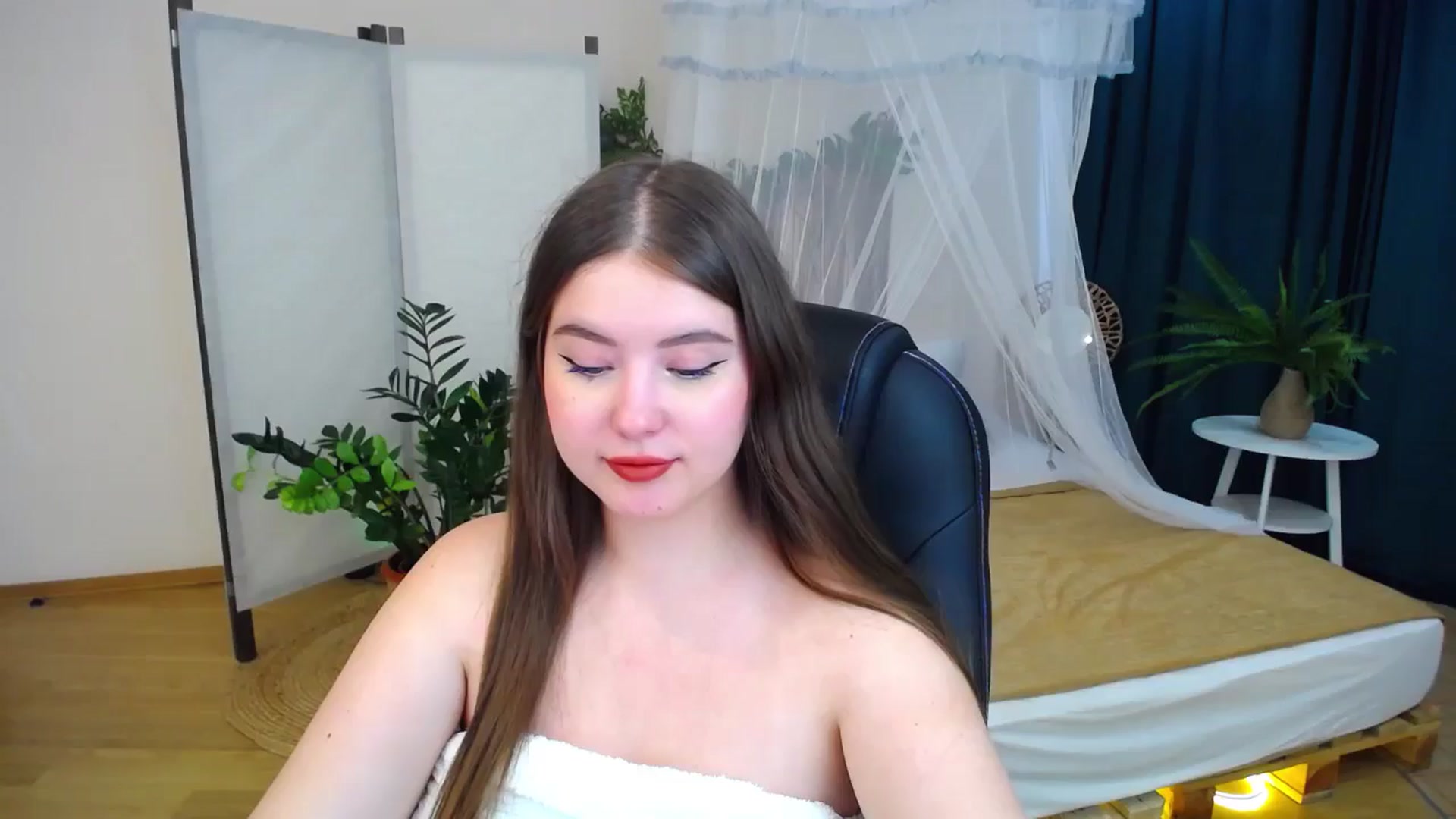 Gallery image thumbnail from AdmireMyEyes's myfreecams stream on, 09/04/2024, 08:30 image 7 of 20