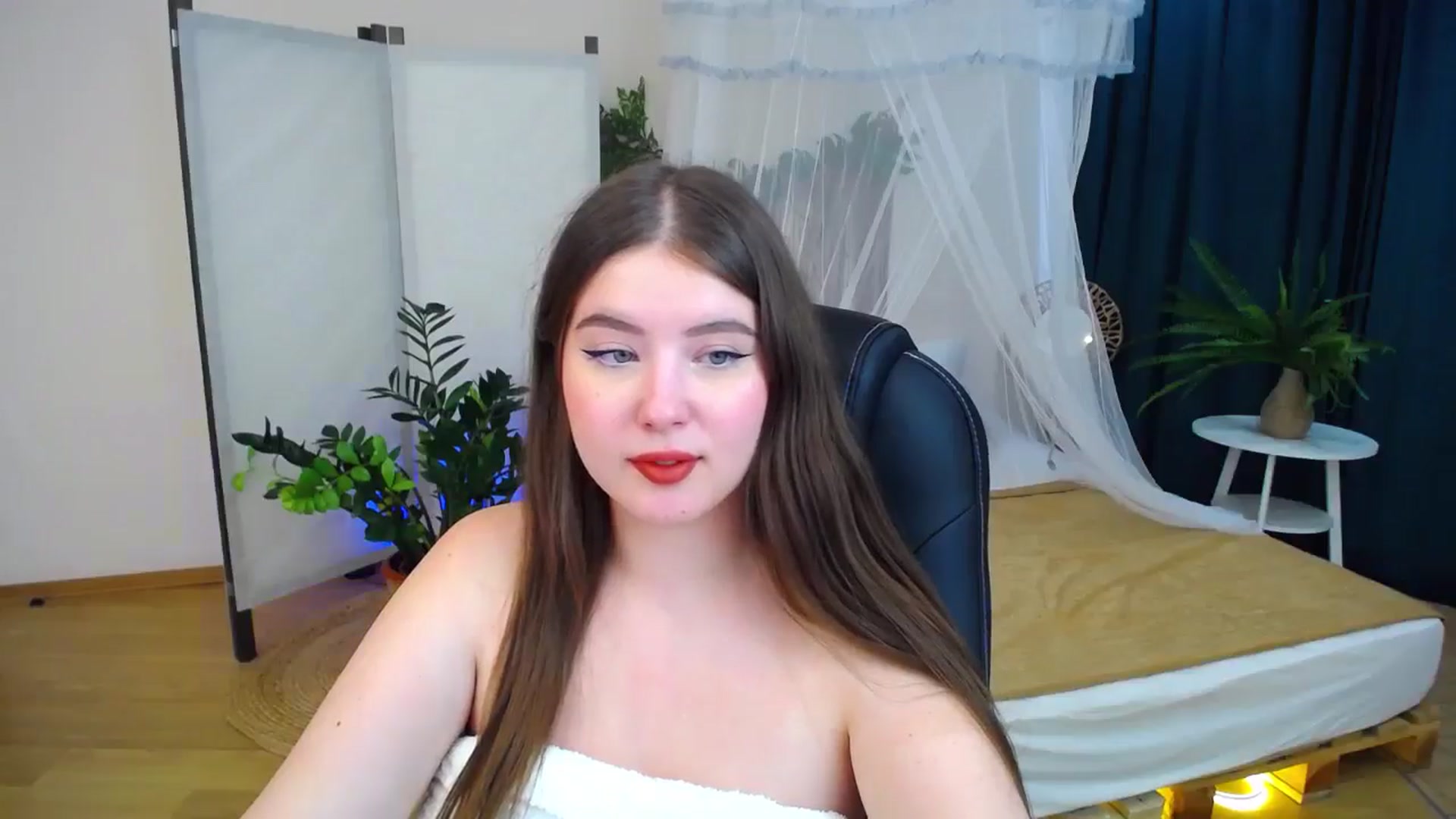 Gallery image thumbnail from AdmireMyEyes's myfreecams stream on, 09/04/2024, 08:30 image 8 of 20