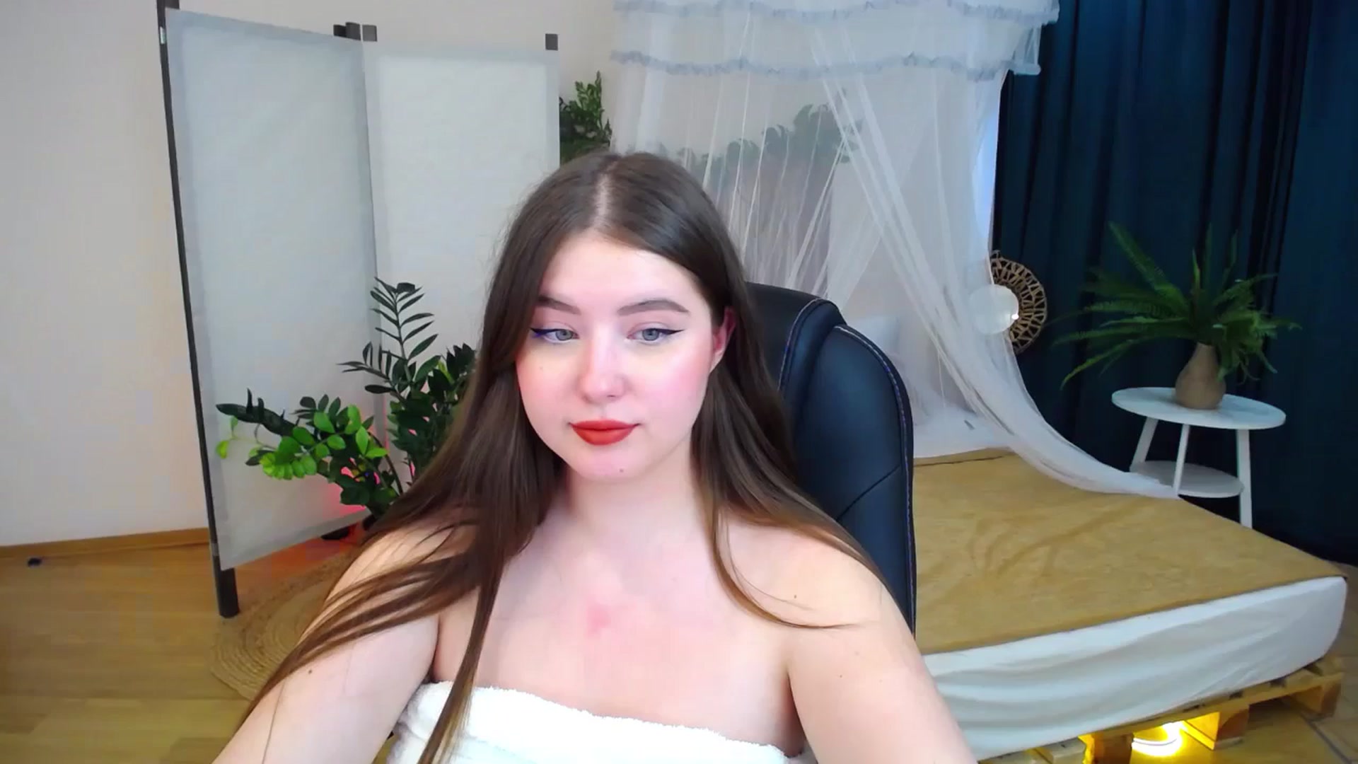Gallery image thumbnail from AdmireMyEyes's myfreecams stream on, 09/04/2024, 08:30 image 3 of 20