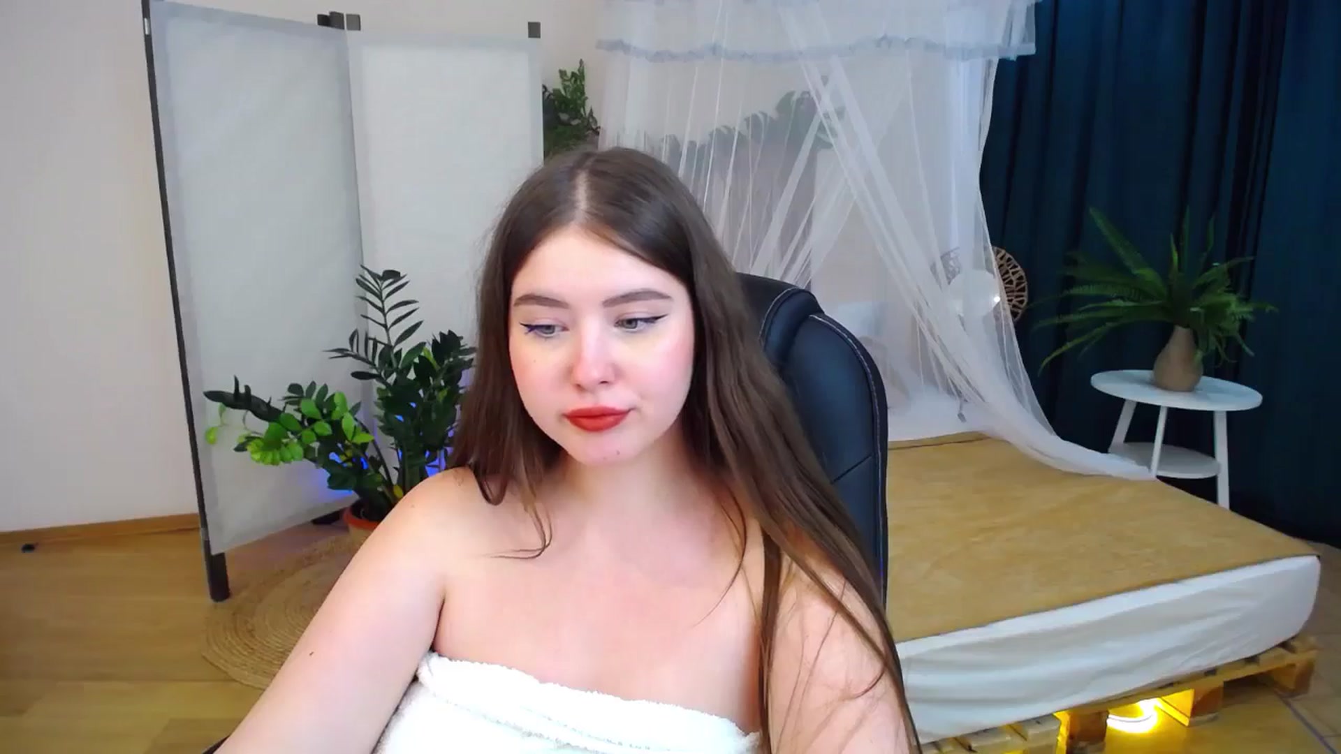 Gallery image thumbnail from AdmireMyEyes's myfreecams stream on, 09/04/2024, 09:47 image 18 of 20