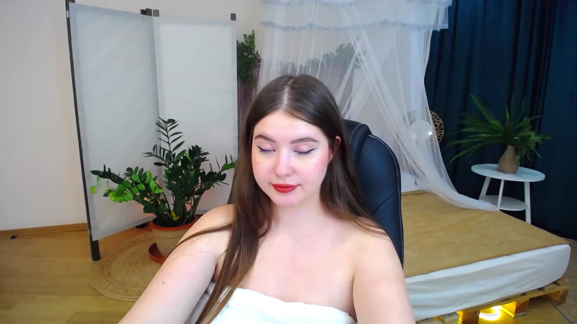 Gallery image thumbnail from AdmireMyEyes's myfreecams stream on, 09/04/2024, 09:47 image 14 of 20
