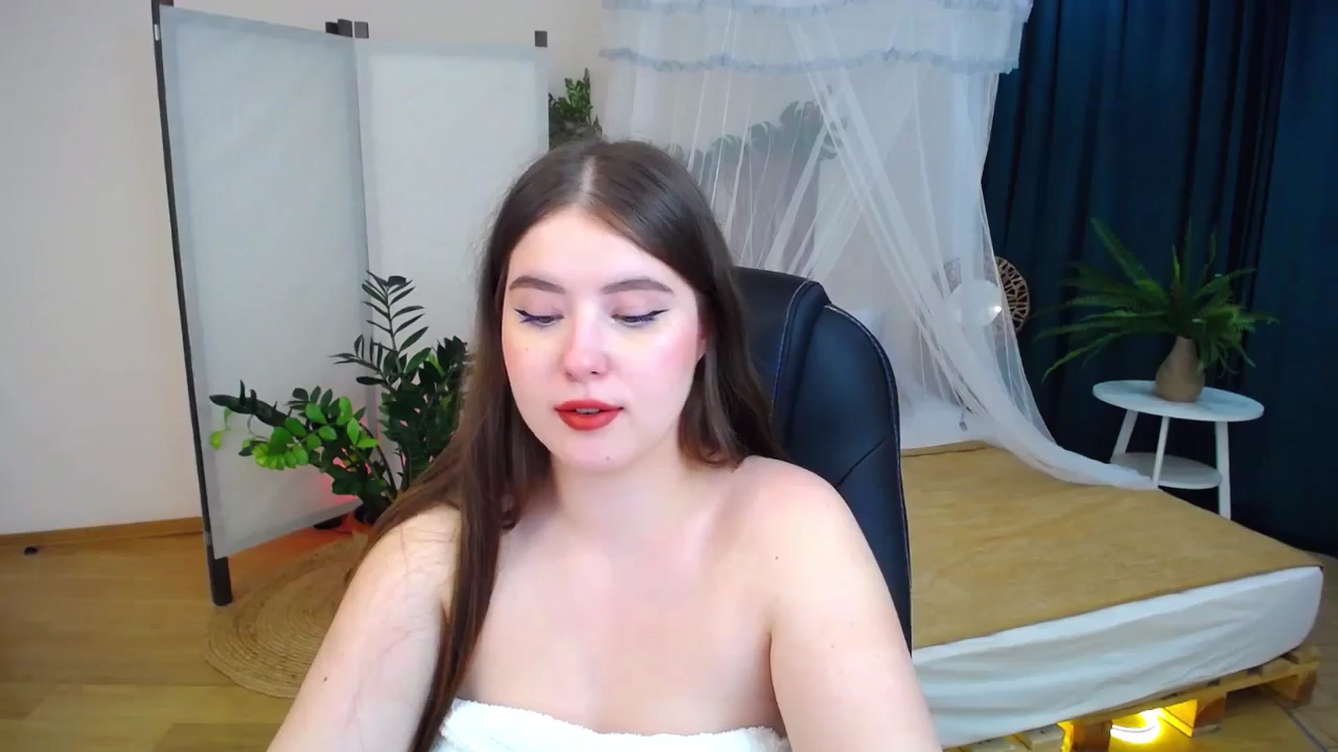 Gallery image thumbnail from AdmireMyEyes's myfreecams stream on, 09/04/2024, 09:47 image 11 of 20