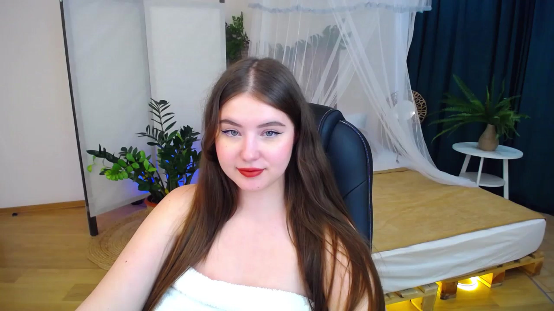 Gallery image thumbnail from AdmireMyEyes's myfreecams stream on, 09/04/2024, 09:47 image 2 of 20