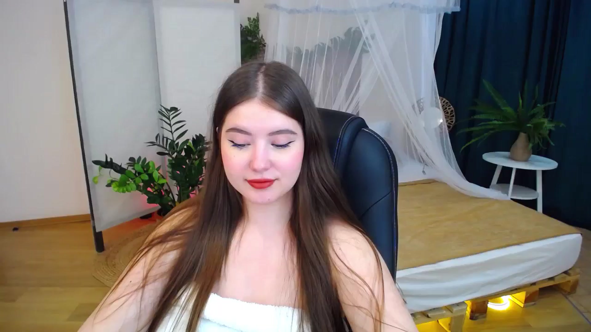 Gallery image thumbnail from AdmireMyEyes's myfreecams stream on, 09/04/2024, 09:47 image 5 of 20