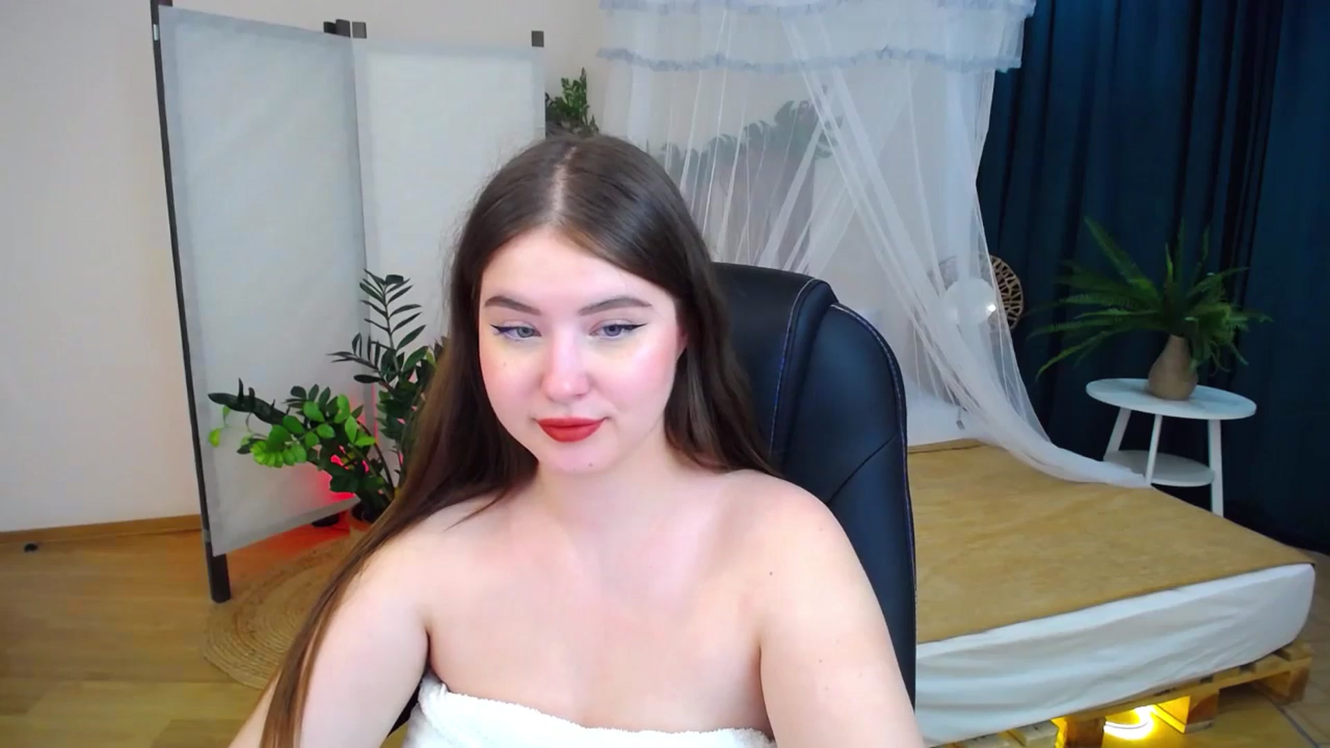 Gallery image thumbnail from AdmireMyEyes's myfreecams stream on, 09/04/2024, 09:47 image 10 of 20