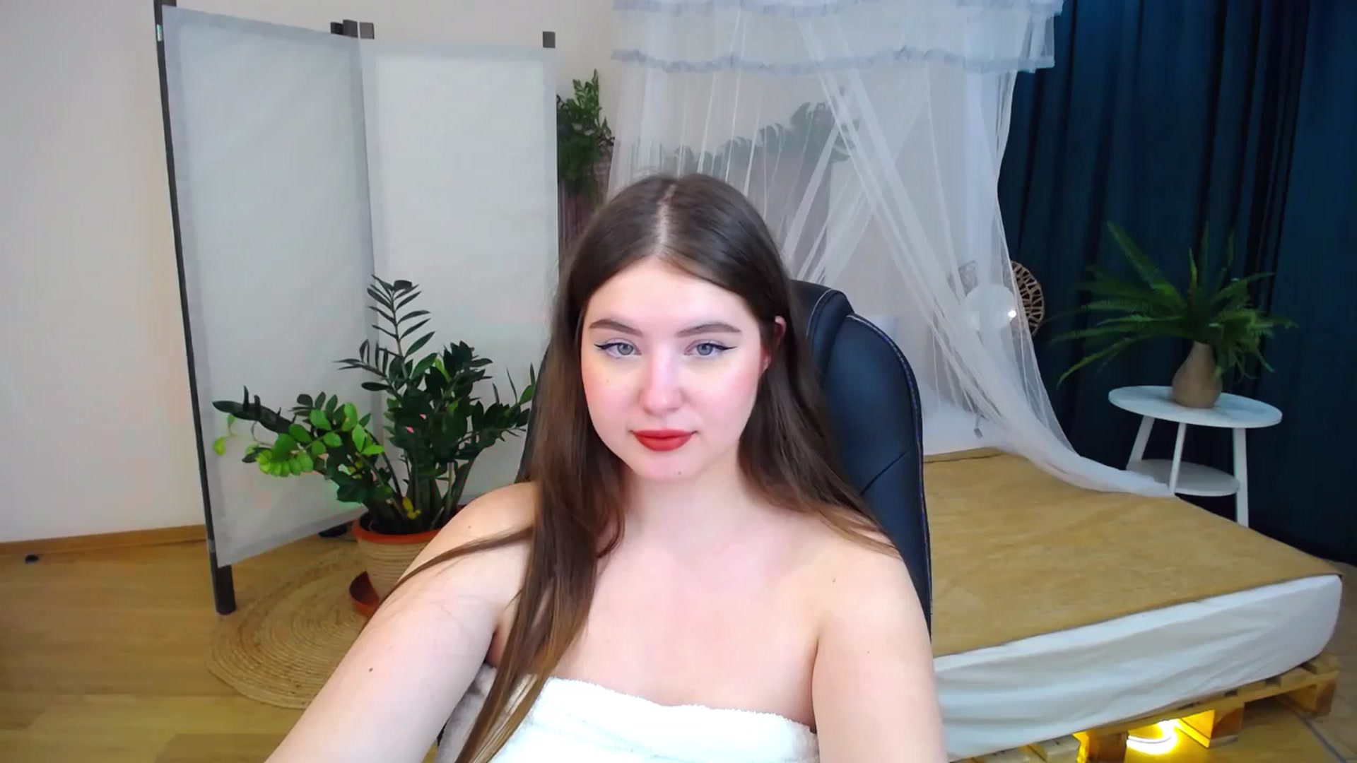 Gallery image thumbnail from AdmireMyEyes's myfreecams stream on, 09/04/2024, 09:47 image 13 of 20