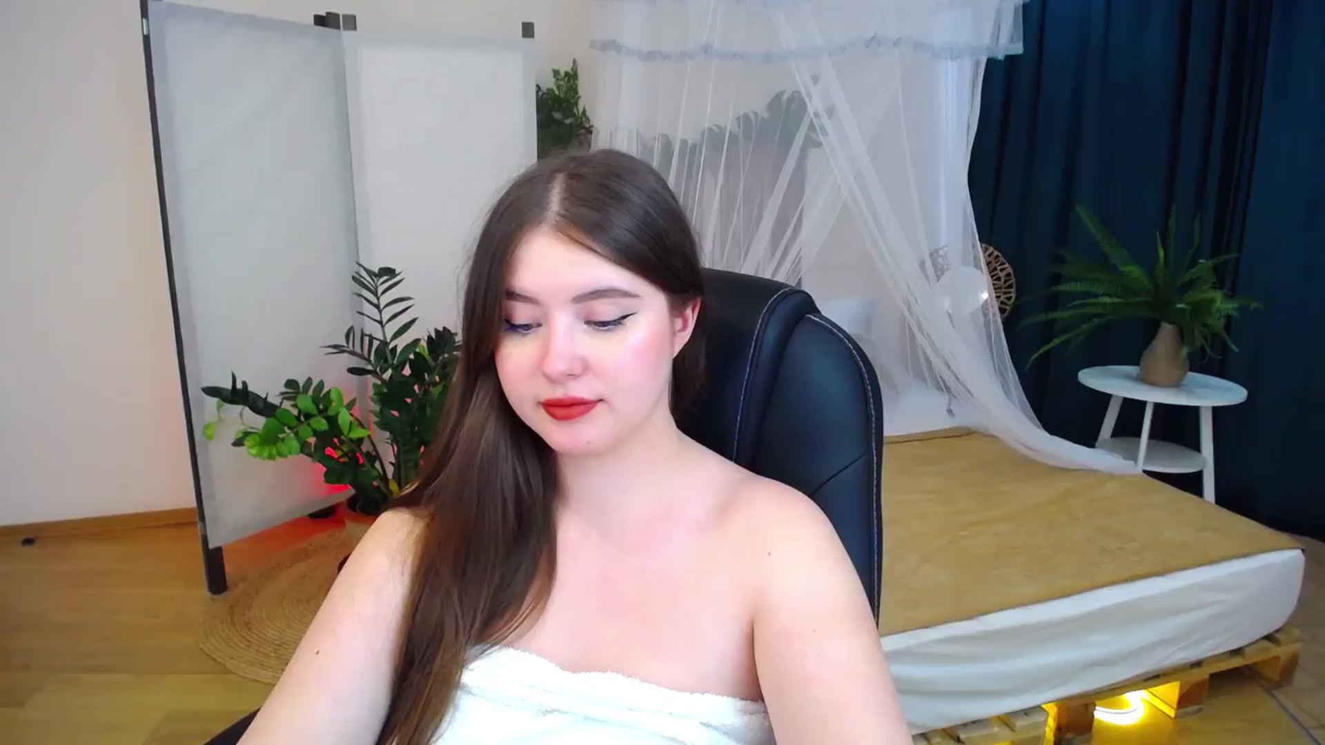 Gallery image thumbnail from AdmireMyEyes's myfreecams stream on, 09/04/2024, 09:47 image 19 of 20