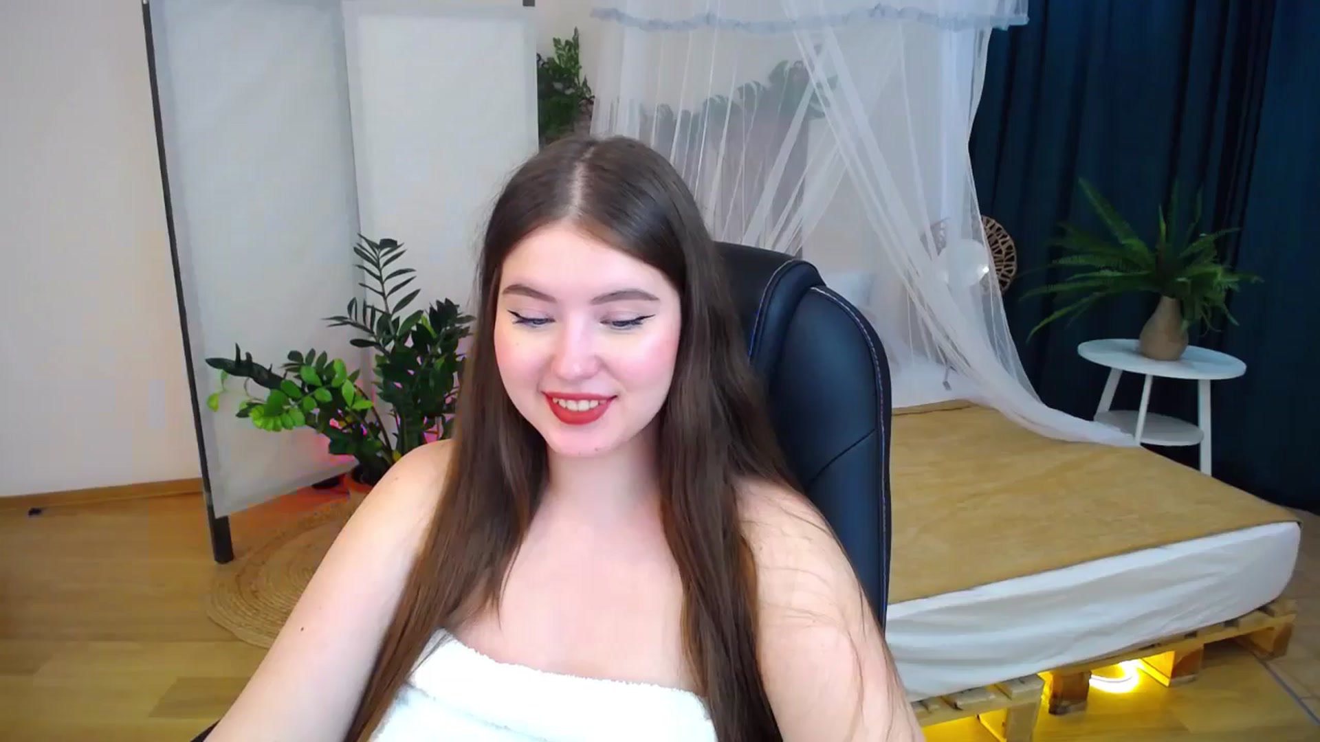 Gallery image thumbnail from AdmireMyEyes's myfreecams stream on, 09/04/2024, 09:47 image 3 of 20