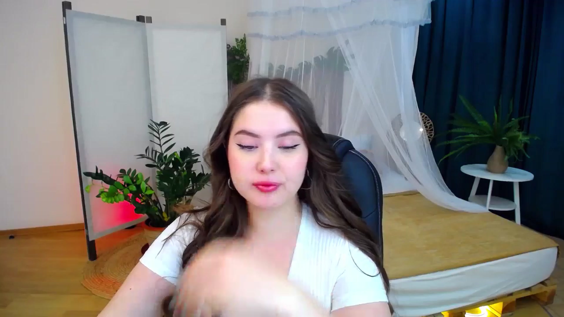 Gallery image thumbnail from AdmireMyEyes's myfreecams stream on, 09/05/2024, 09:33 image 18 of 20