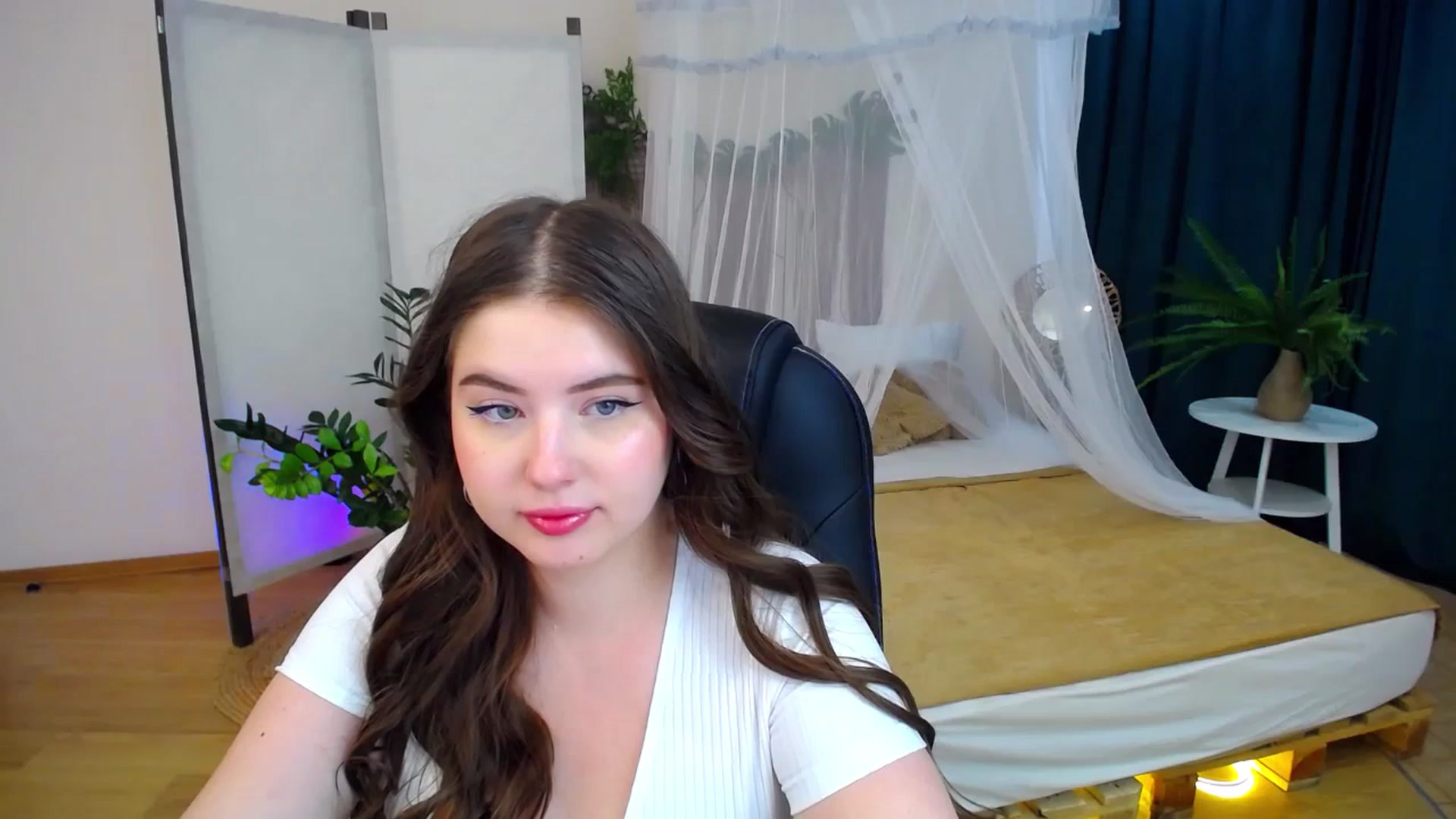 Gallery image thumbnail from AdmireMyEyes's myfreecams stream on, 09/05/2024, 09:33 image 2 of 20