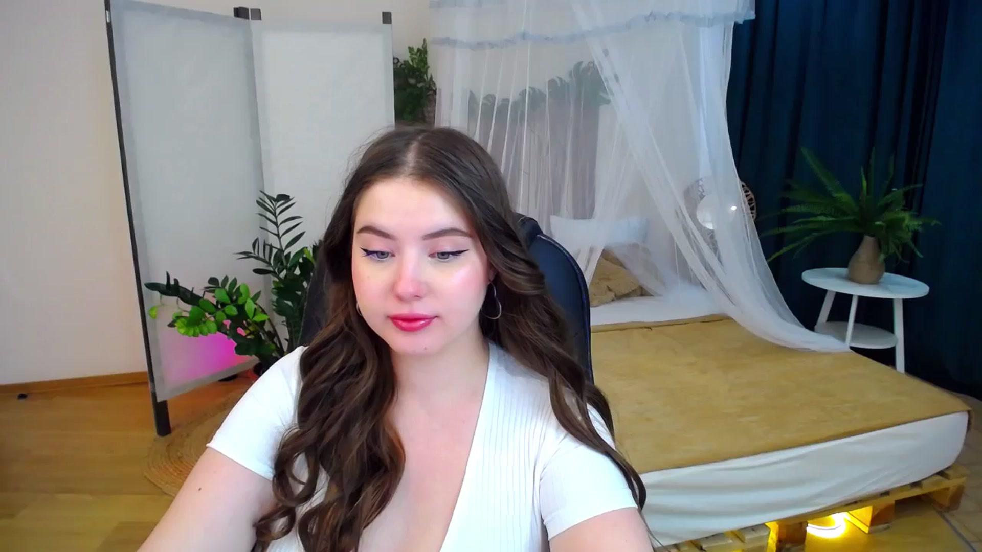 Gallery image thumbnail from AdmireMyEyes's myfreecams stream on, 09/05/2024, 09:33 image 1 of 20