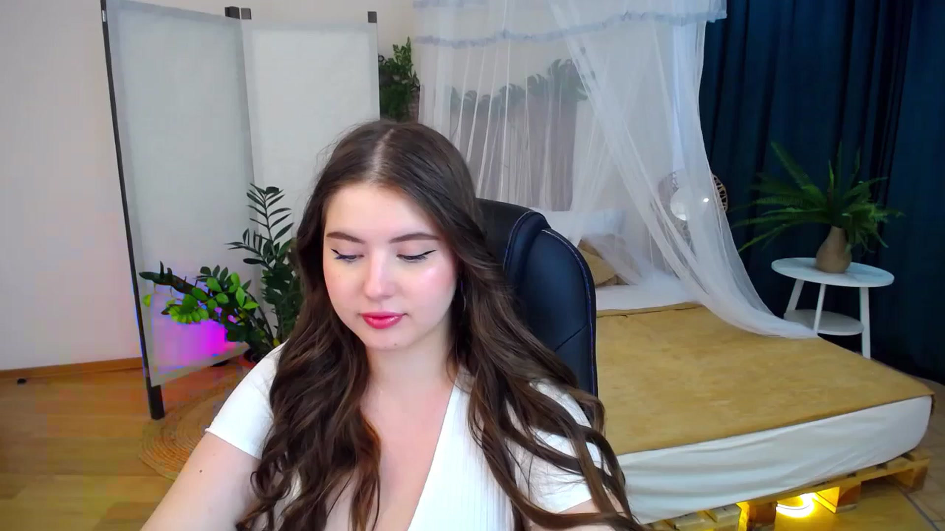 Gallery image thumbnail from AdmireMyEyes's myfreecams stream on, 09/05/2024, 09:33 image 5 of 20