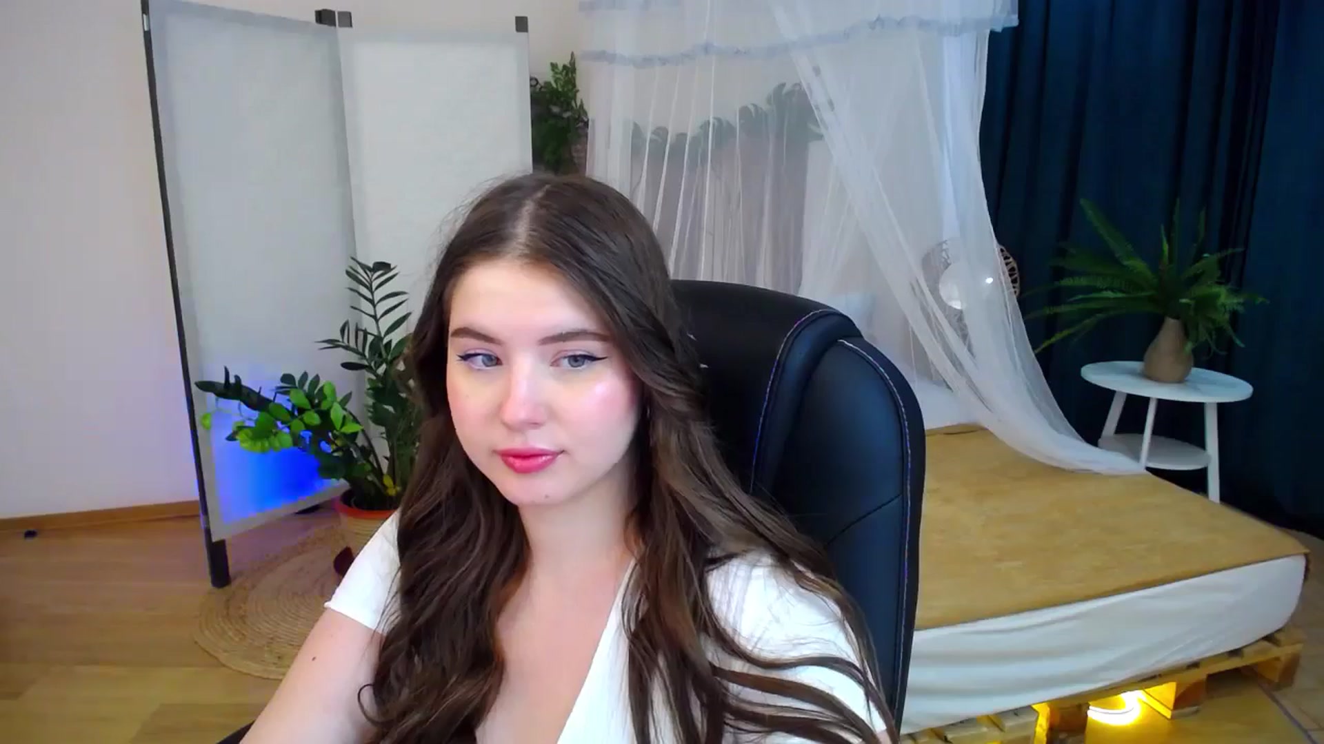 Gallery image thumbnail from AdmireMyEyes's myfreecams stream on, 09/05/2024, 09:33 image 8 of 20