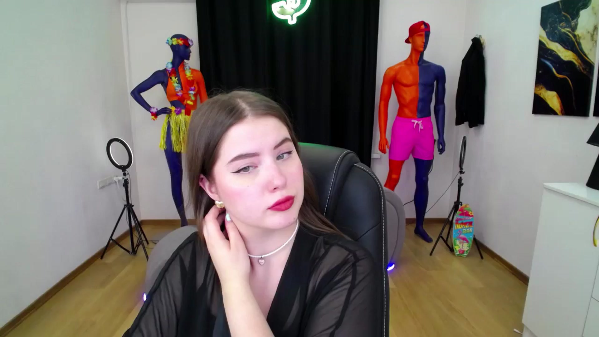 Gallery image thumbnail from AdmireMyEyes's myfreecams stream on, 09/06/2024, 07:37 image 1 of 20