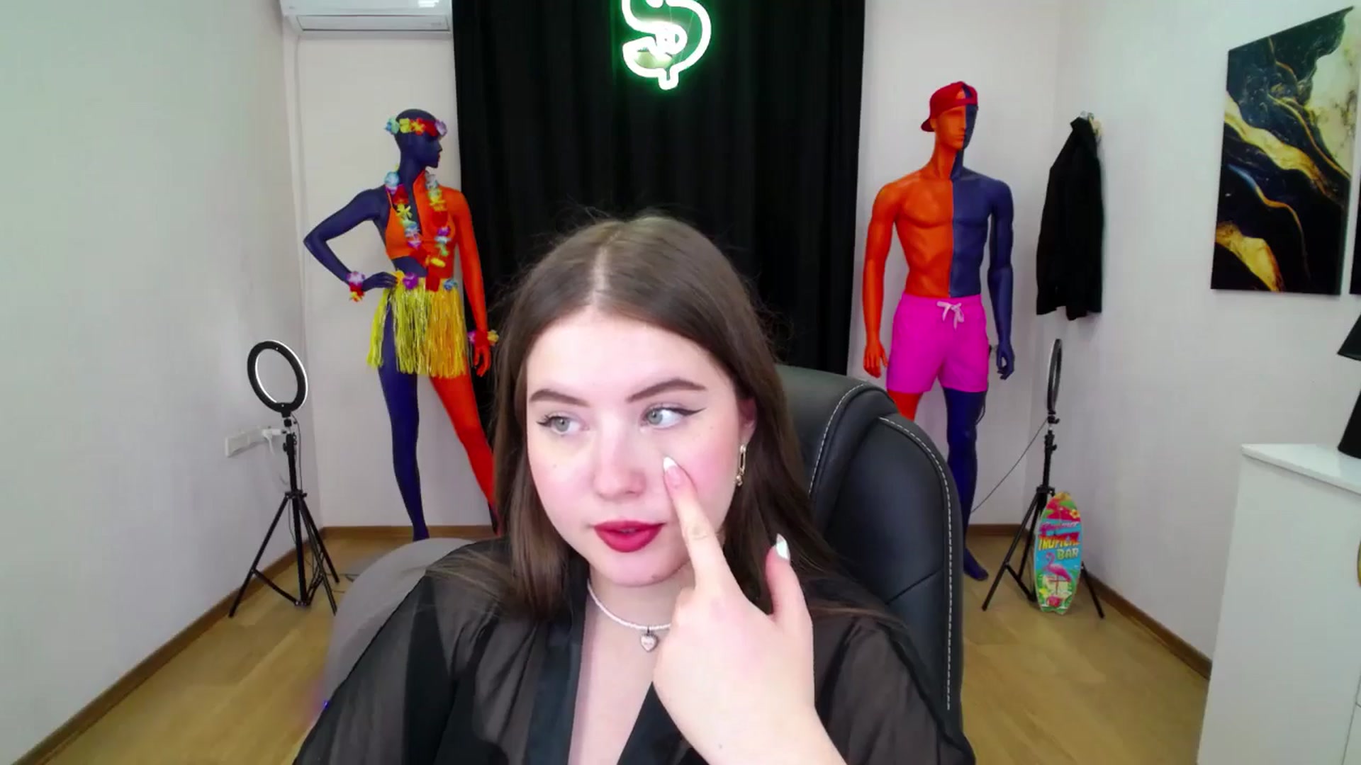 Gallery image thumbnail from AdmireMyEyes's myfreecams stream on, 09/06/2024, 09:06 image 18 of 20