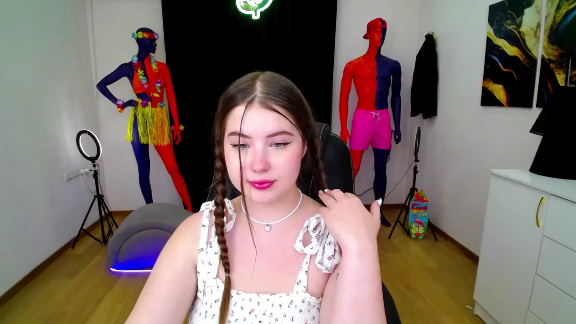 Gallery image thumbnail from AdmireMyEyes's myfreecams stream on, 09/07/2024, 20:34 image 18 of 20