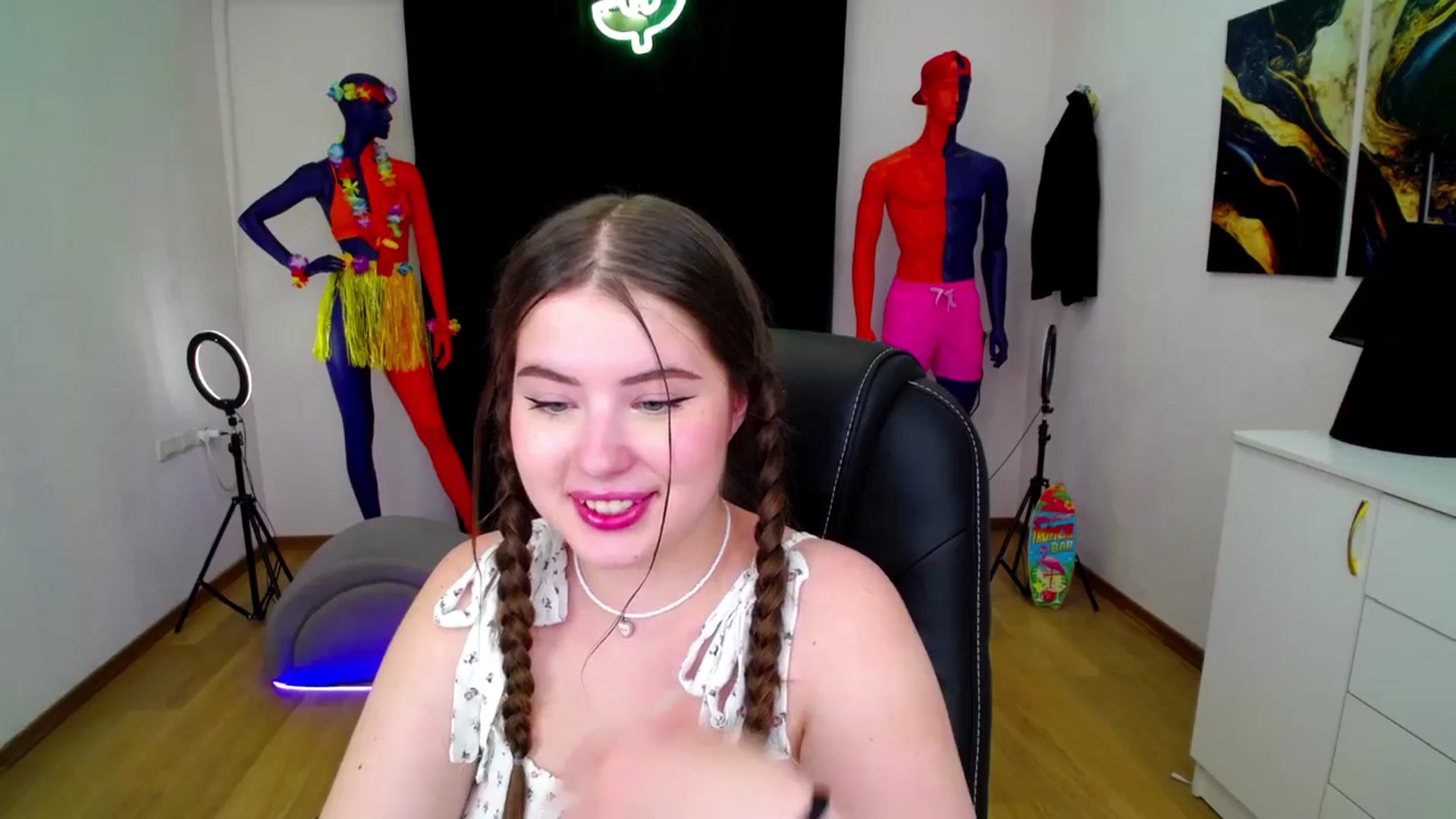 Gallery image thumbnail from AdmireMyEyes's myfreecams stream on, 09/07/2024, 23:47 image 15 of 20