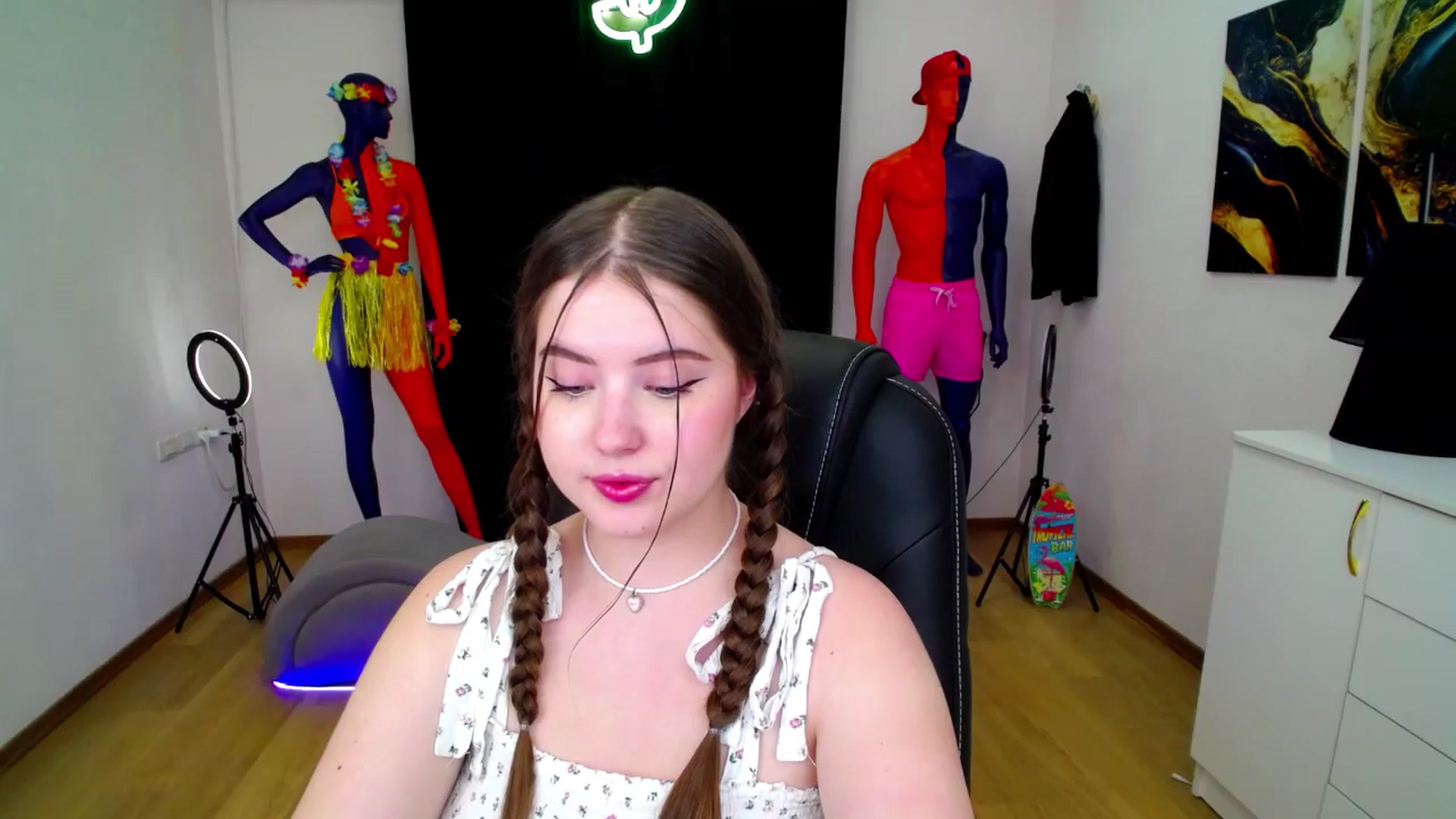 Gallery image thumbnail from AdmireMyEyes's myfreecams stream on, 09/07/2024, 23:47 image 17 of 20