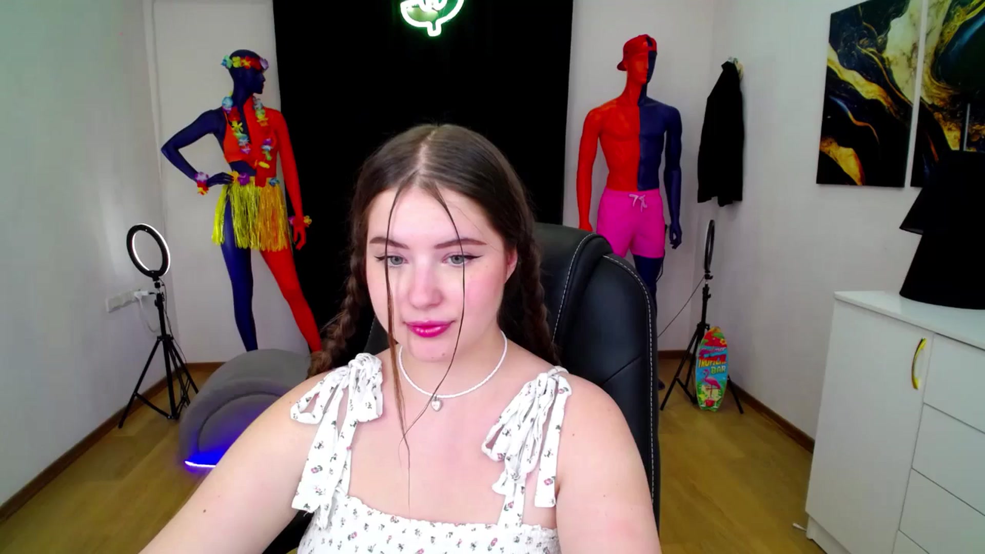 Gallery image thumbnail from AdmireMyEyes's myfreecams stream on, 09/07/2024, 23:47 image 16 of 20