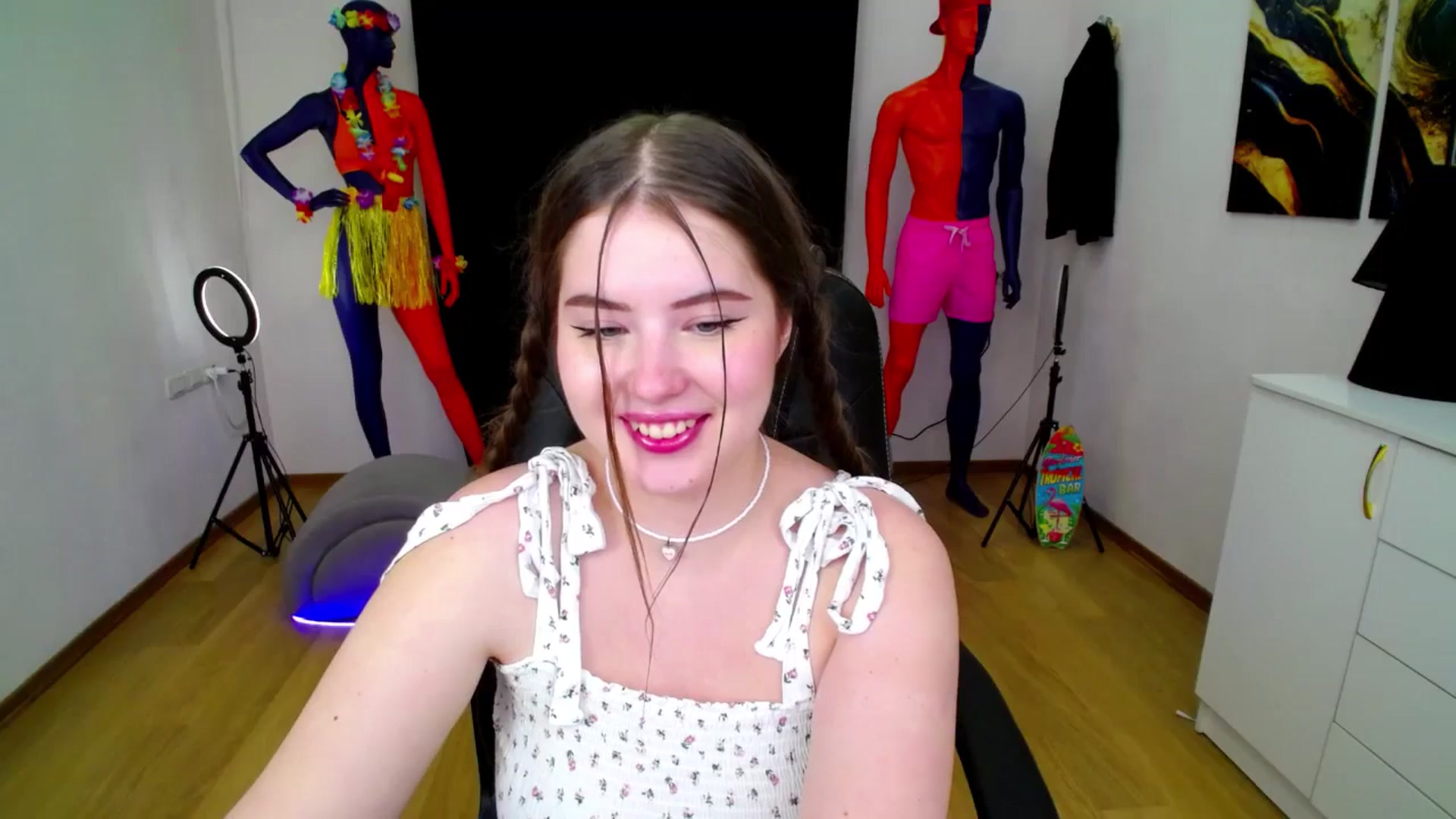 Gallery image thumbnail from AdmireMyEyes's myfreecams stream on, 09/08/2024, 01:03 image 12 of 20