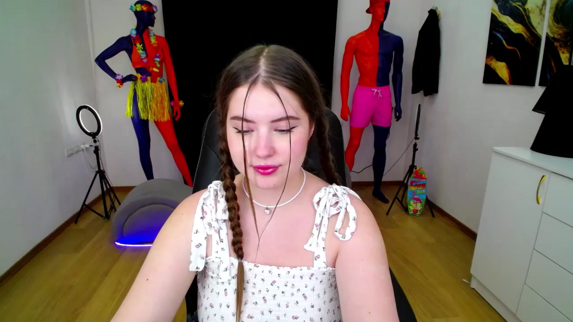 Gallery image thumbnail from AdmireMyEyes's myfreecams stream on, 09/08/2024, 01:03 image 15 of 20