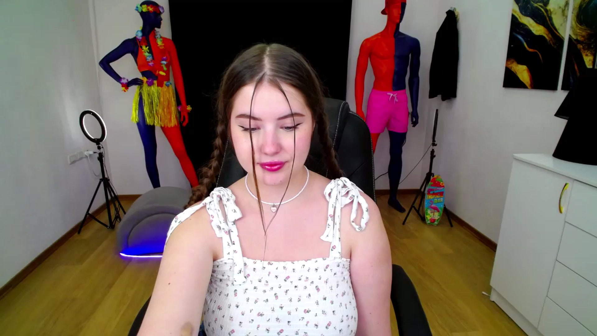 Gallery image thumbnail from AdmireMyEyes's myfreecams stream on, 09/08/2024, 01:03 image 10 of 20