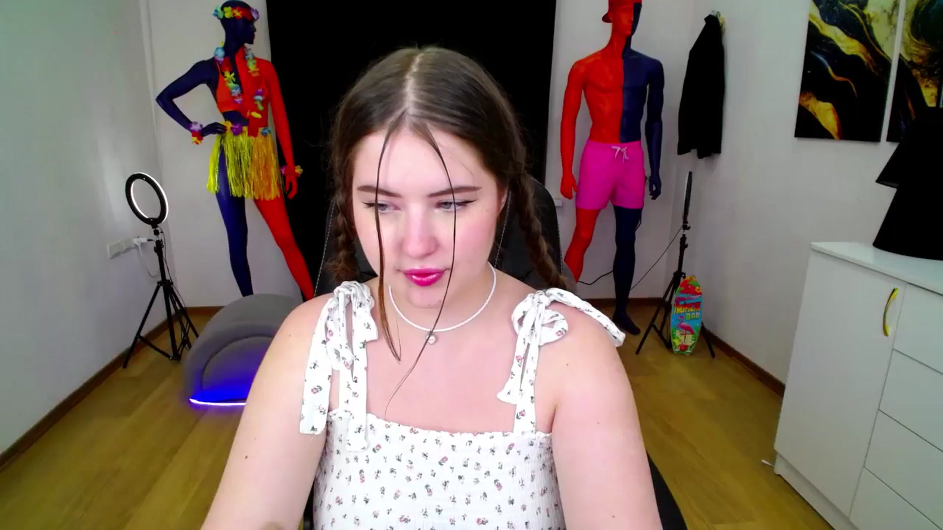 Gallery image thumbnail from AdmireMyEyes's myfreecams stream on, 09/08/2024, 01:03 image 18 of 20