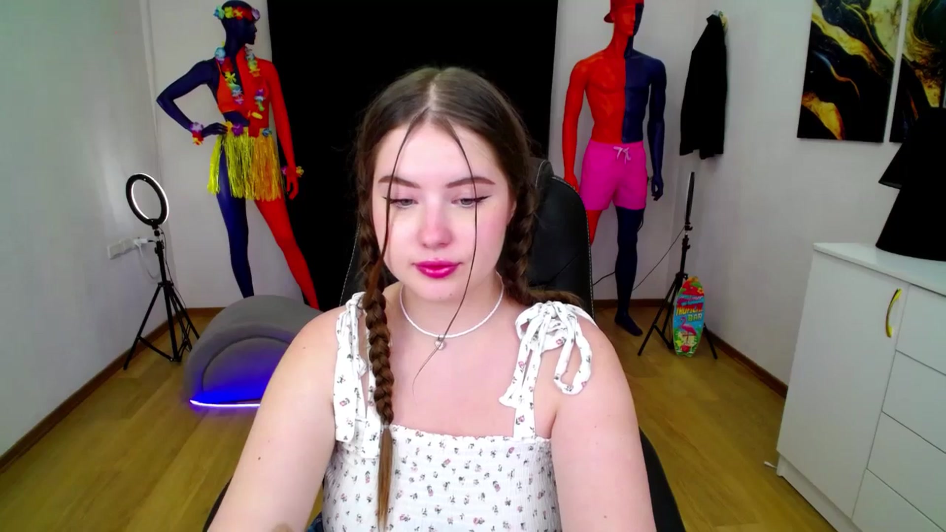 Gallery image thumbnail from AdmireMyEyes's myfreecams stream on, 09/08/2024, 01:03 image 6 of 20