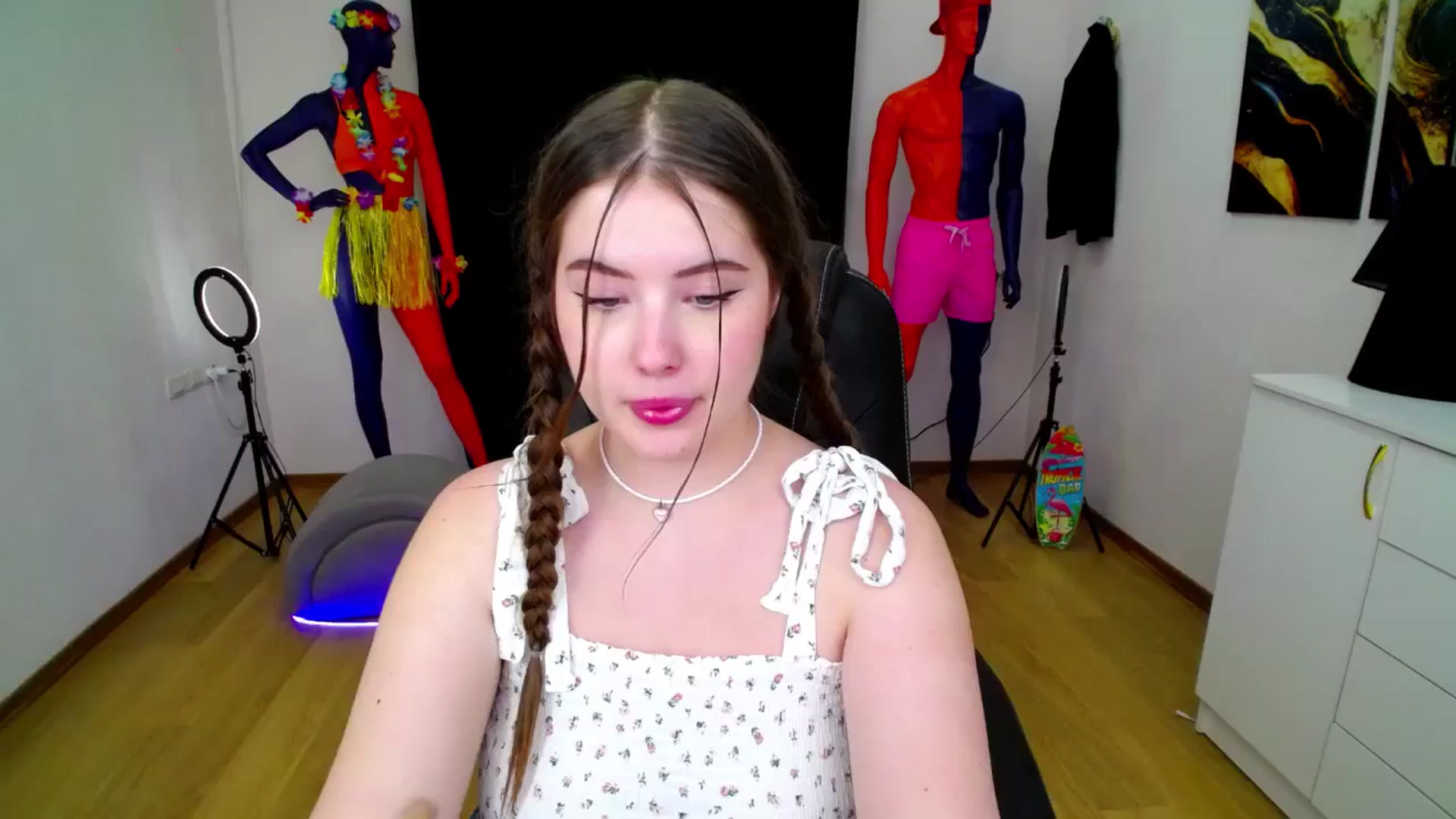 Gallery image thumbnail from AdmireMyEyes's myfreecams stream on, 09/08/2024, 01:03 image 5 of 20