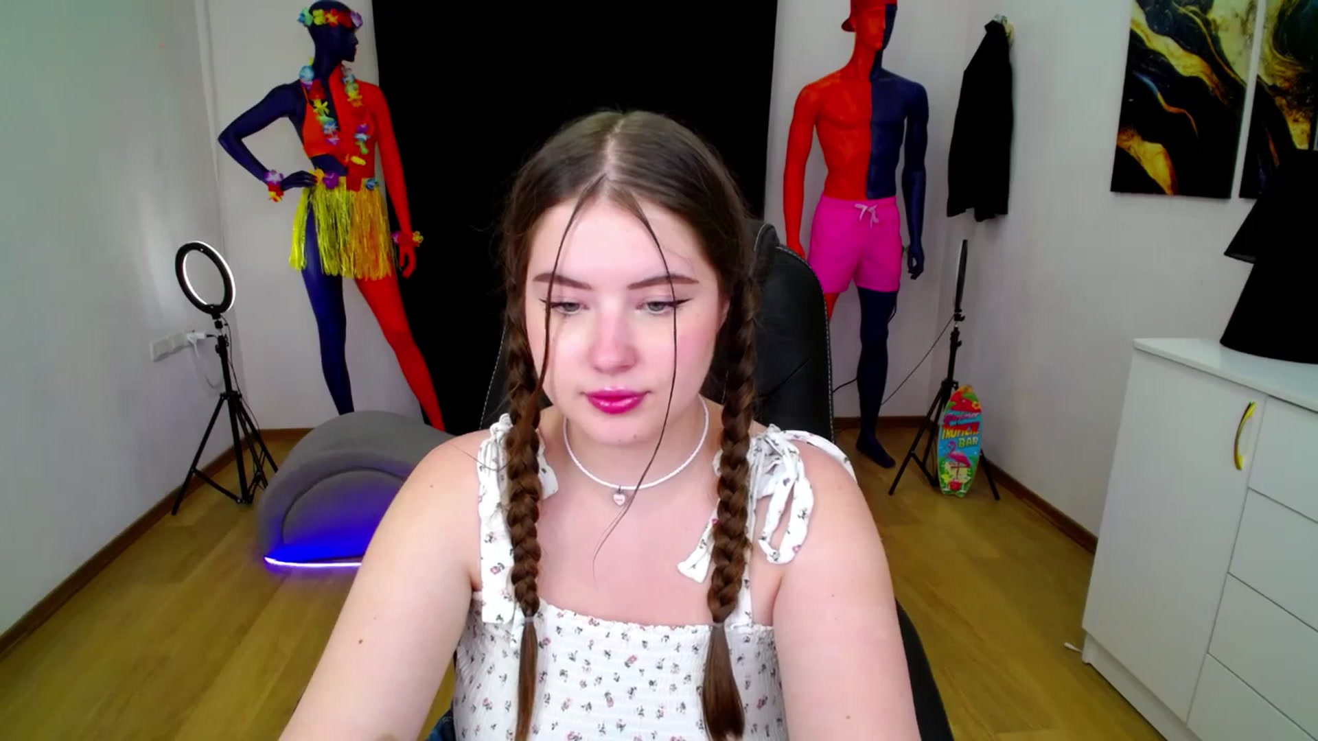 Gallery image thumbnail from AdmireMyEyes's myfreecams stream on, 09/08/2024, 01:03 image 2 of 20