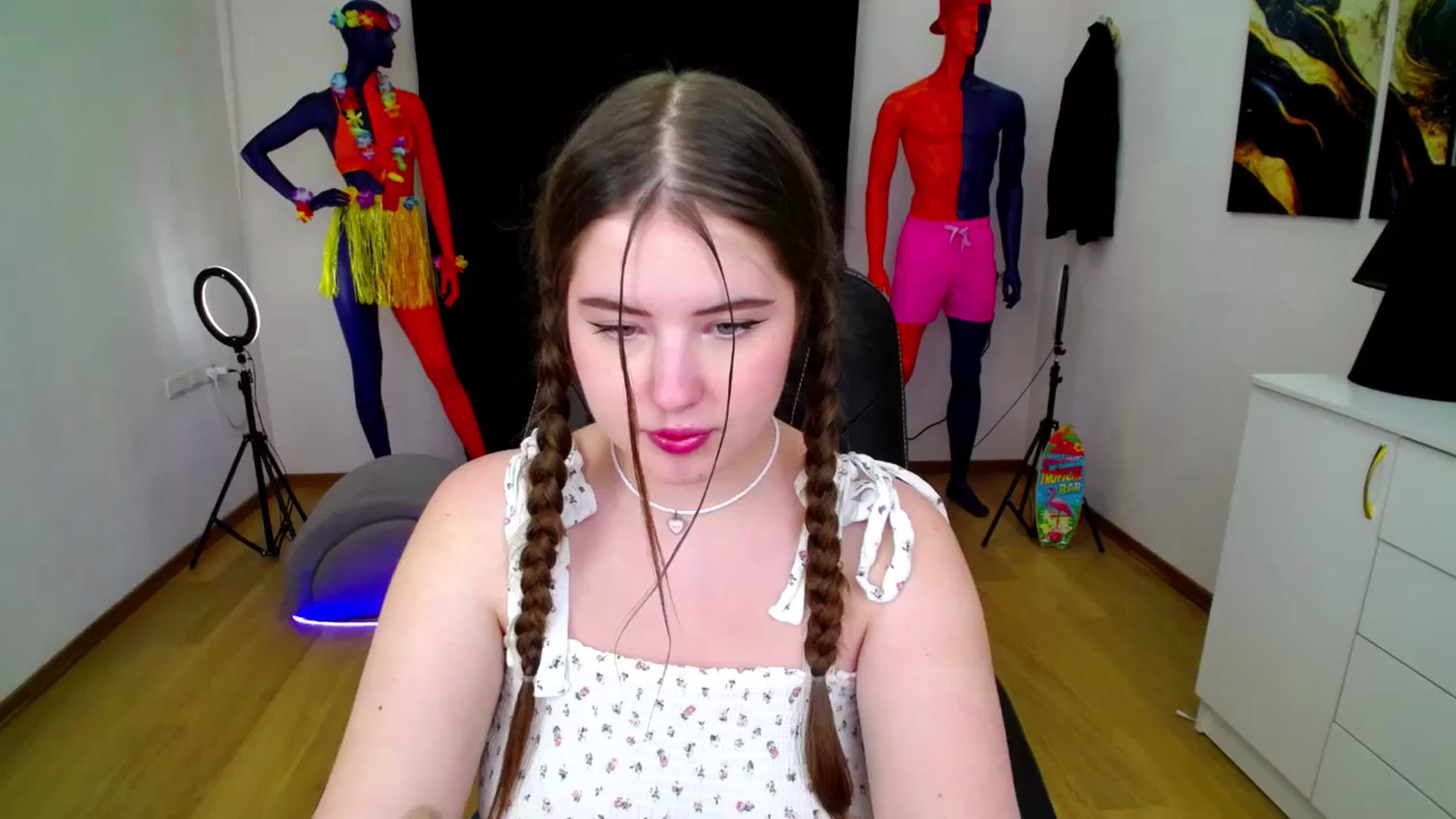Gallery image thumbnail from AdmireMyEyes's myfreecams stream on, 09/08/2024, 01:03 image 1 of 20