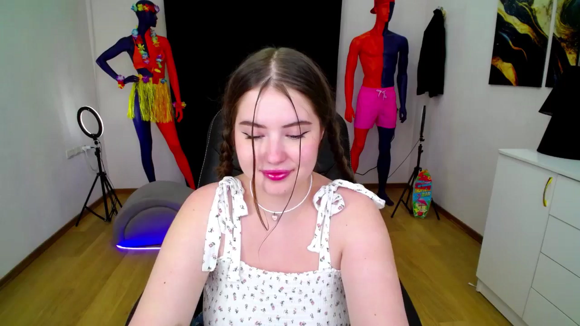 Gallery image thumbnail from AdmireMyEyes's myfreecams stream on, 09/08/2024, 01:03 image 20 of 20