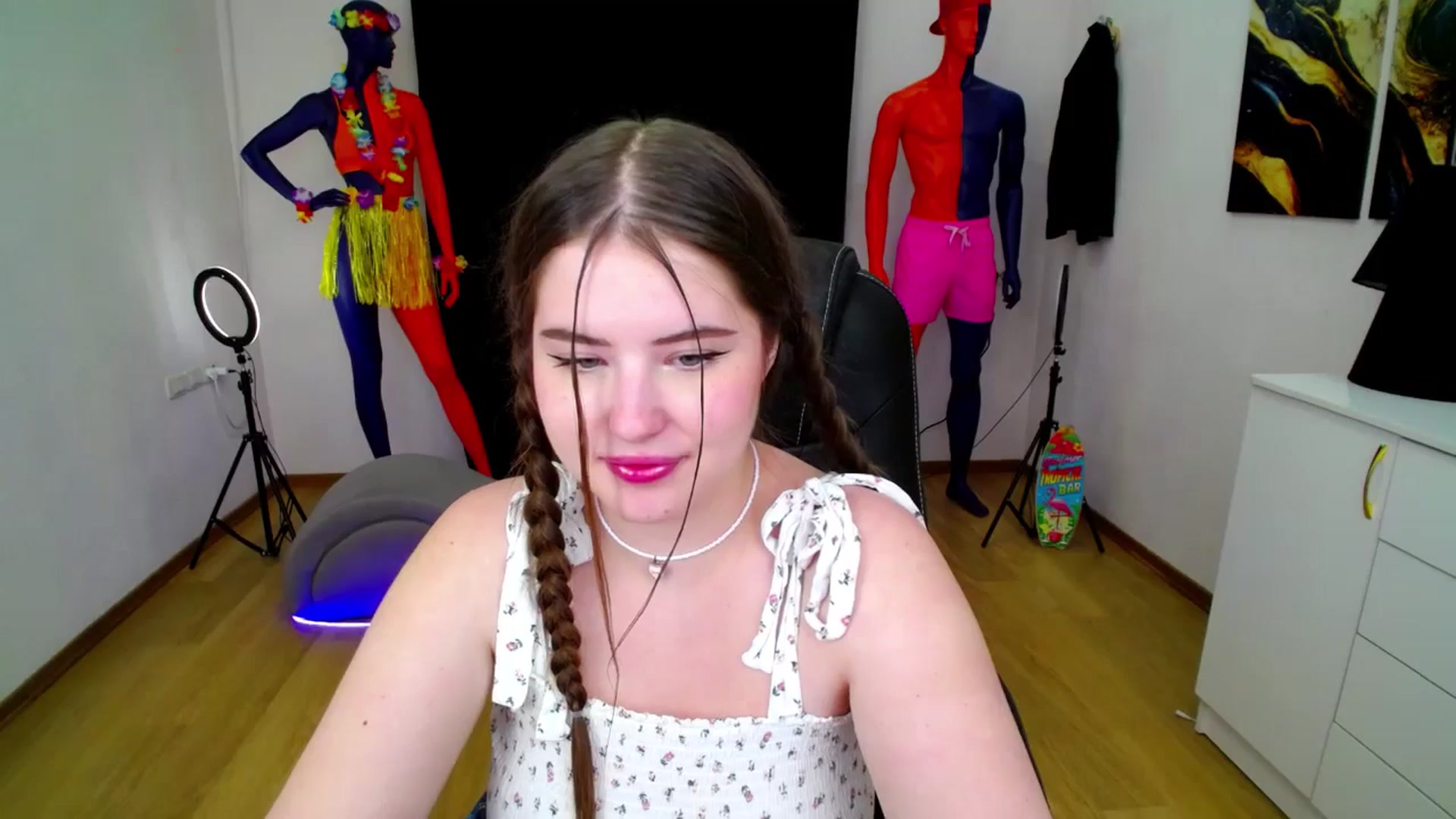 Gallery image thumbnail from AdmireMyEyes's myfreecams stream on, 09/08/2024, 01:03 image 9 of 20