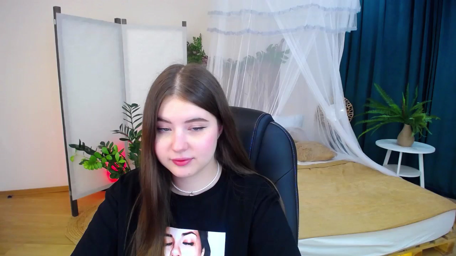 Gallery image thumbnail from AdmireMyEyes's myfreecams stream on, 09/08/2024, 18:29 image 4 of 20