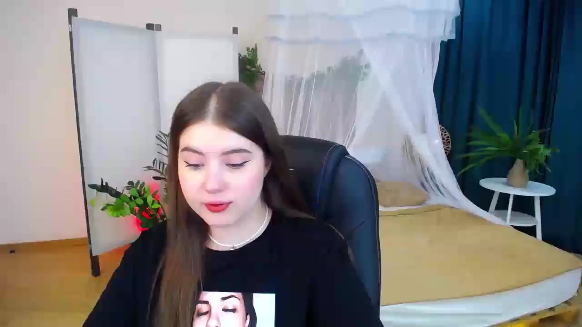 Gallery image thumbnail from AdmireMyEyes's myfreecams stream on, 09/08/2024, 18:29 image 6 of 20