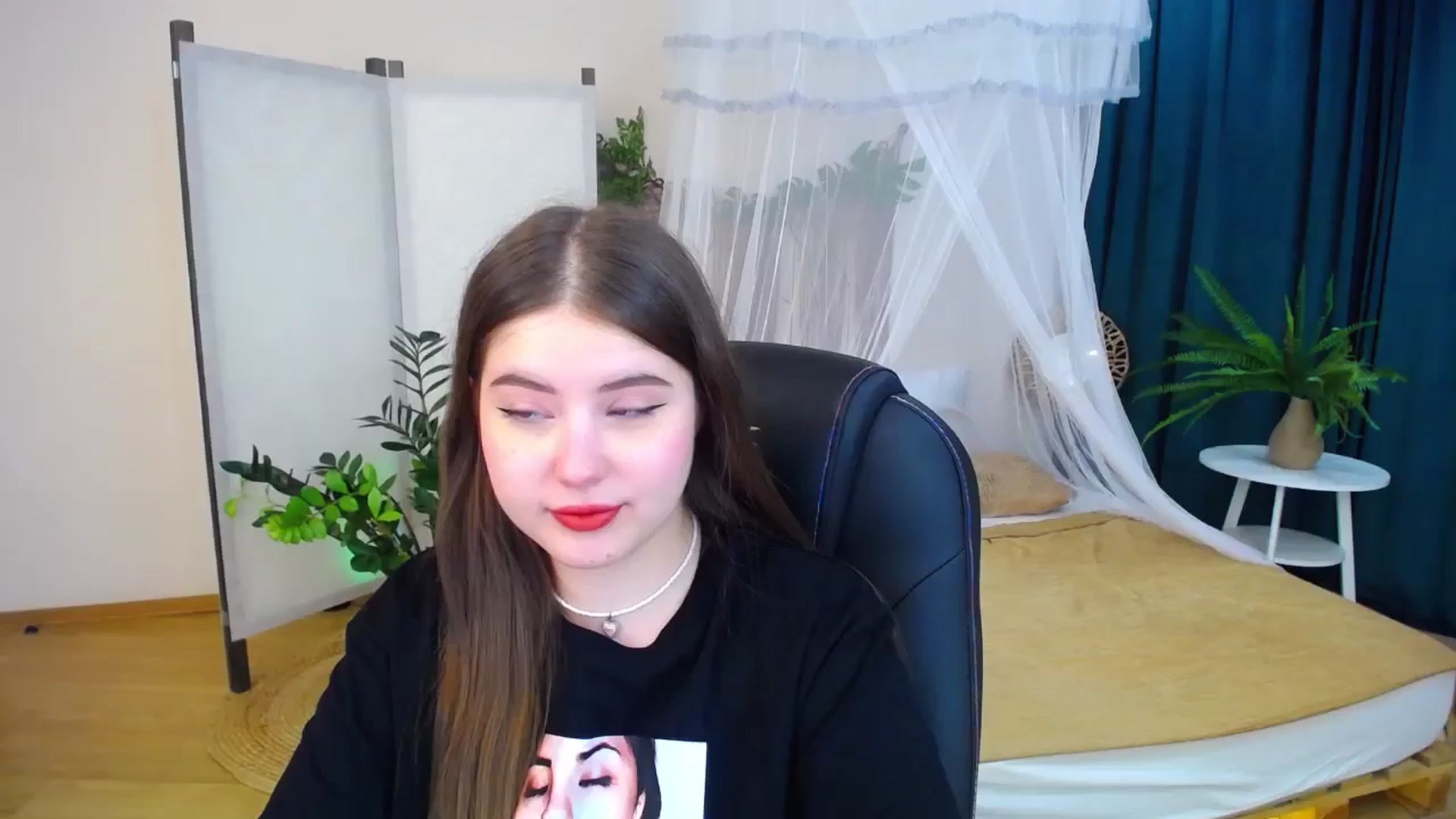 Gallery image thumbnail from AdmireMyEyes's myfreecams stream on, 09/08/2024, 18:29 image 17 of 20