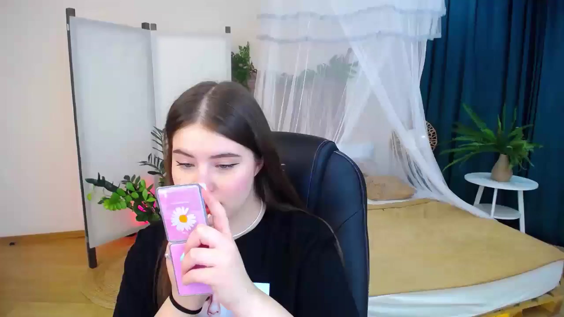 Gallery image thumbnail from AdmireMyEyes's myfreecams stream on, 09/08/2024, 18:29 image 5 of 20