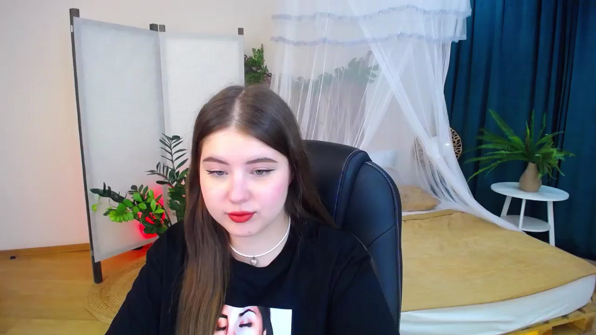 Gallery image thumbnail from AdmireMyEyes's myfreecams stream on, 09/08/2024, 18:29 image 19 of 20