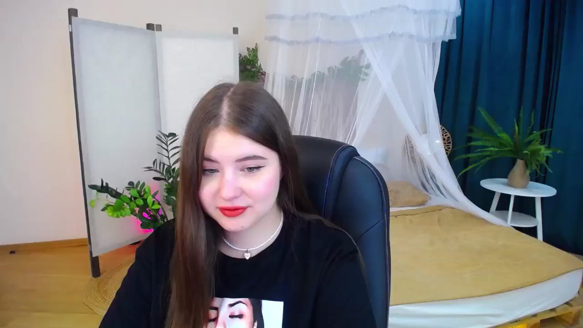 Gallery image thumbnail from AdmireMyEyes's myfreecams stream on, 09/08/2024, 18:29 image 14 of 20