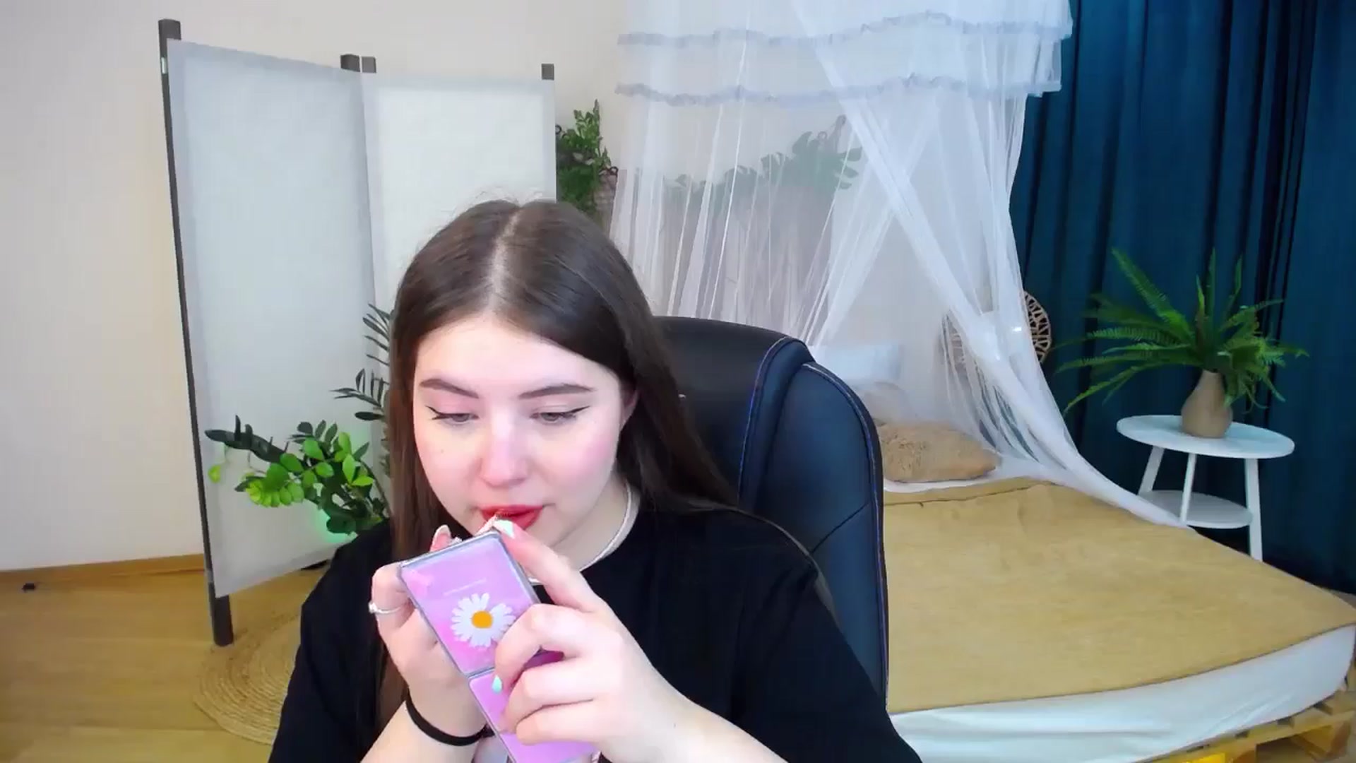 Gallery image thumbnail from AdmireMyEyes's myfreecams stream on, 09/08/2024, 18:29 image 7 of 20