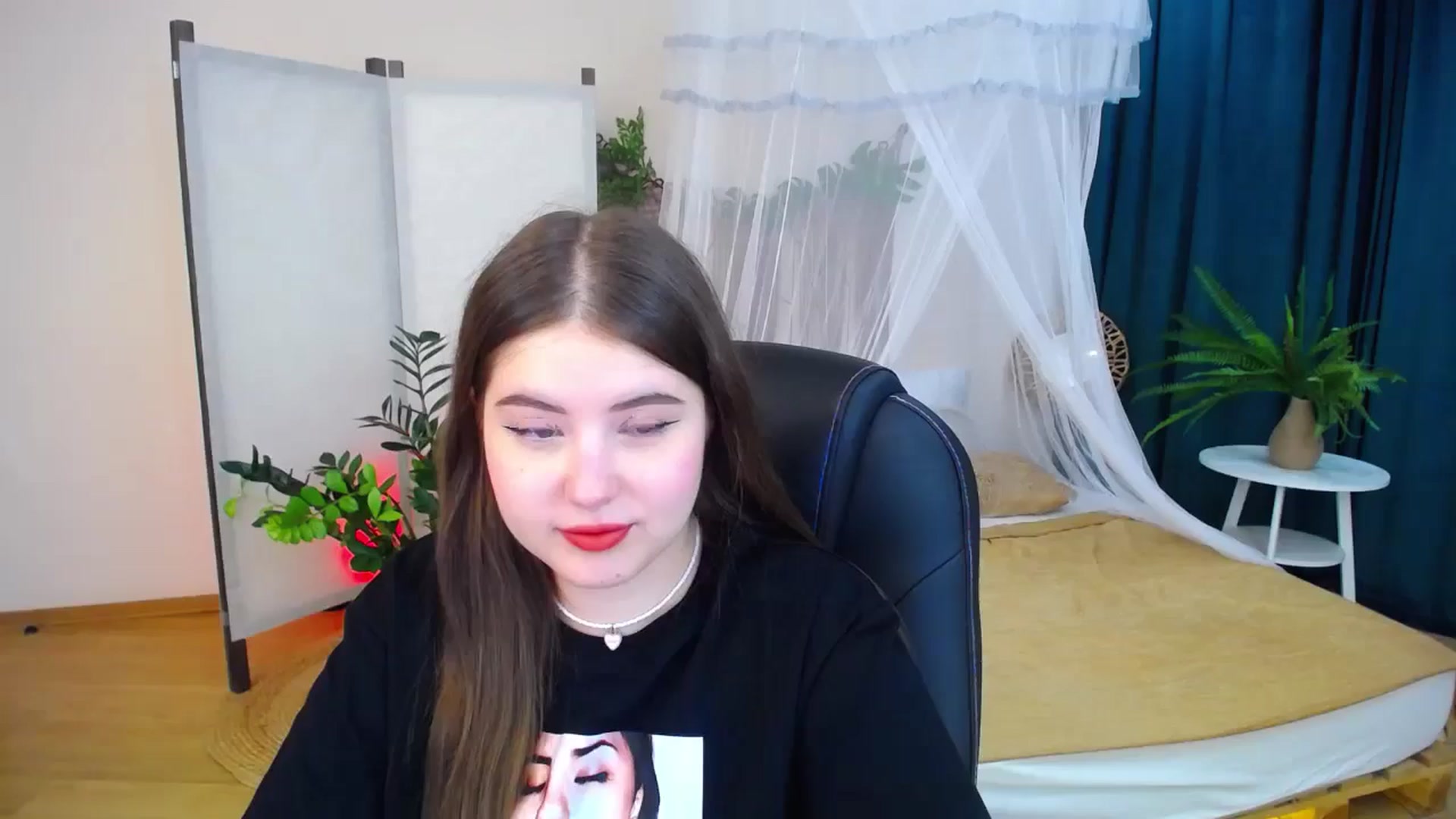 Gallery image thumbnail from AdmireMyEyes's myfreecams stream on, 09/08/2024, 18:29 image 16 of 20