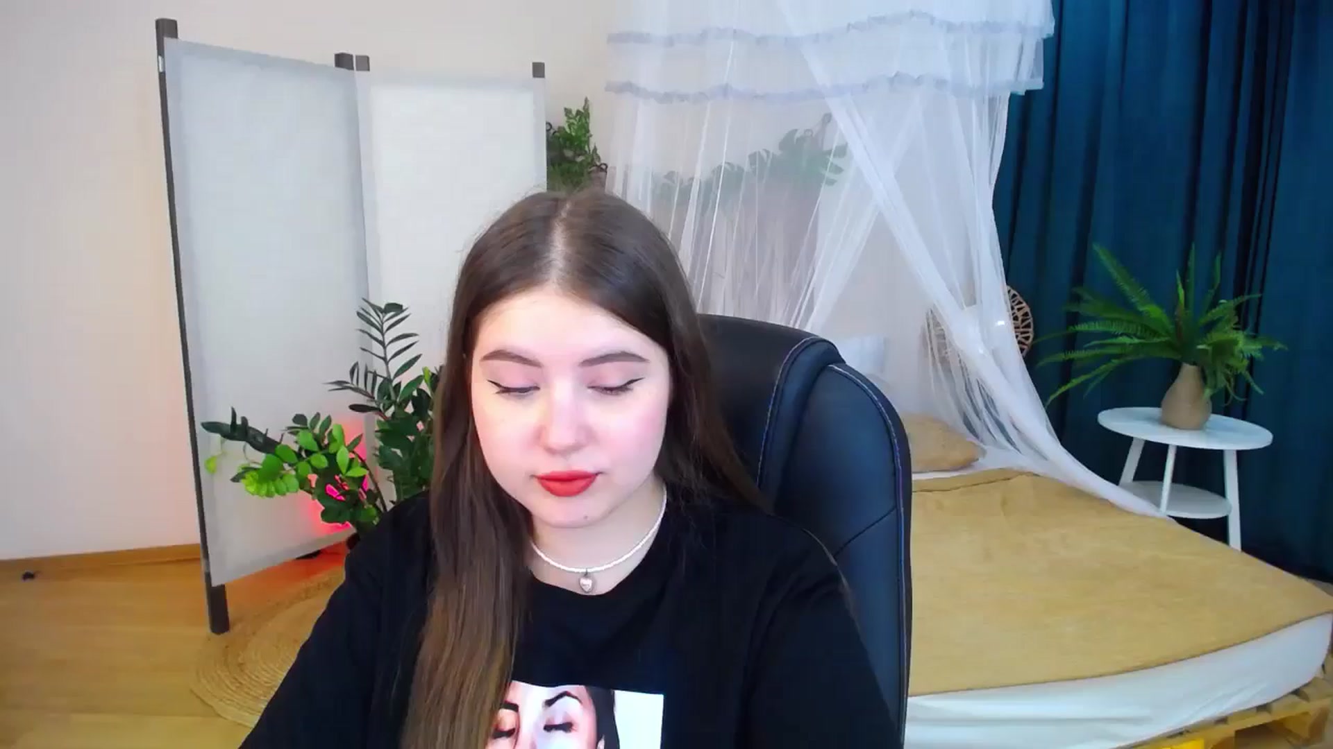 Gallery image thumbnail from AdmireMyEyes's myfreecams stream on, 09/08/2024, 18:29 image 20 of 20