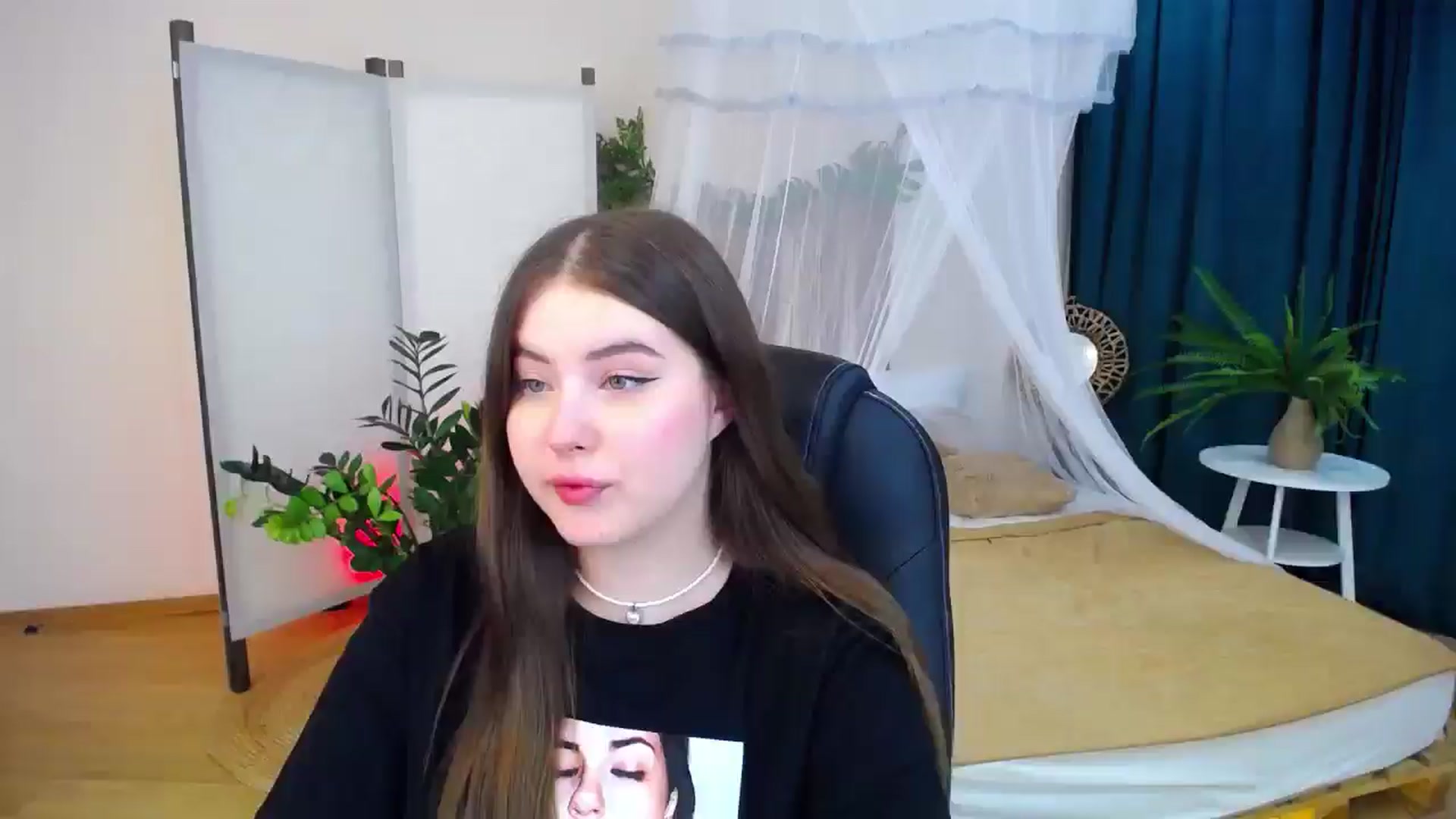 Gallery image thumbnail from AdmireMyEyes's myfreecams stream on, 09/08/2024, 18:29 image 2 of 20