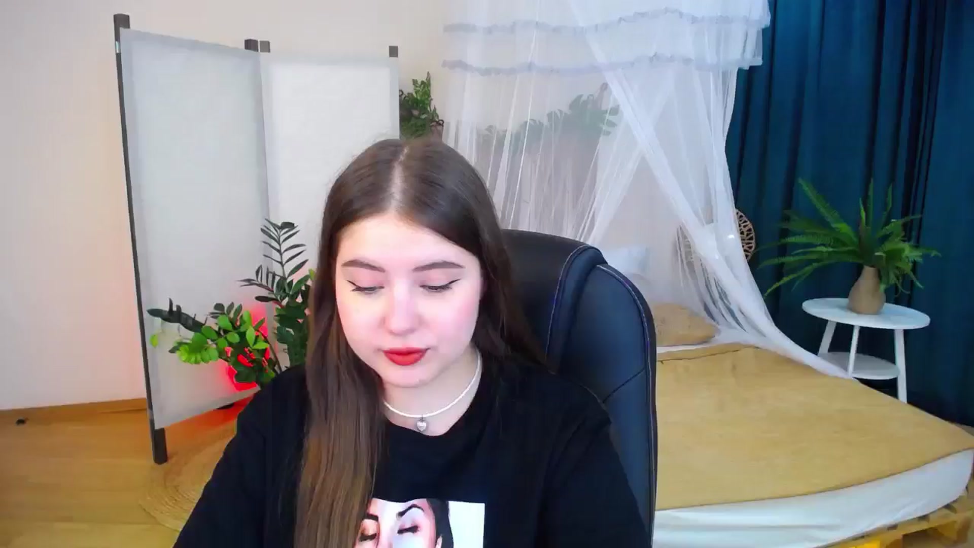 Gallery image thumbnail from AdmireMyEyes's myfreecams stream on, 09/08/2024, 18:29 image 18 of 20