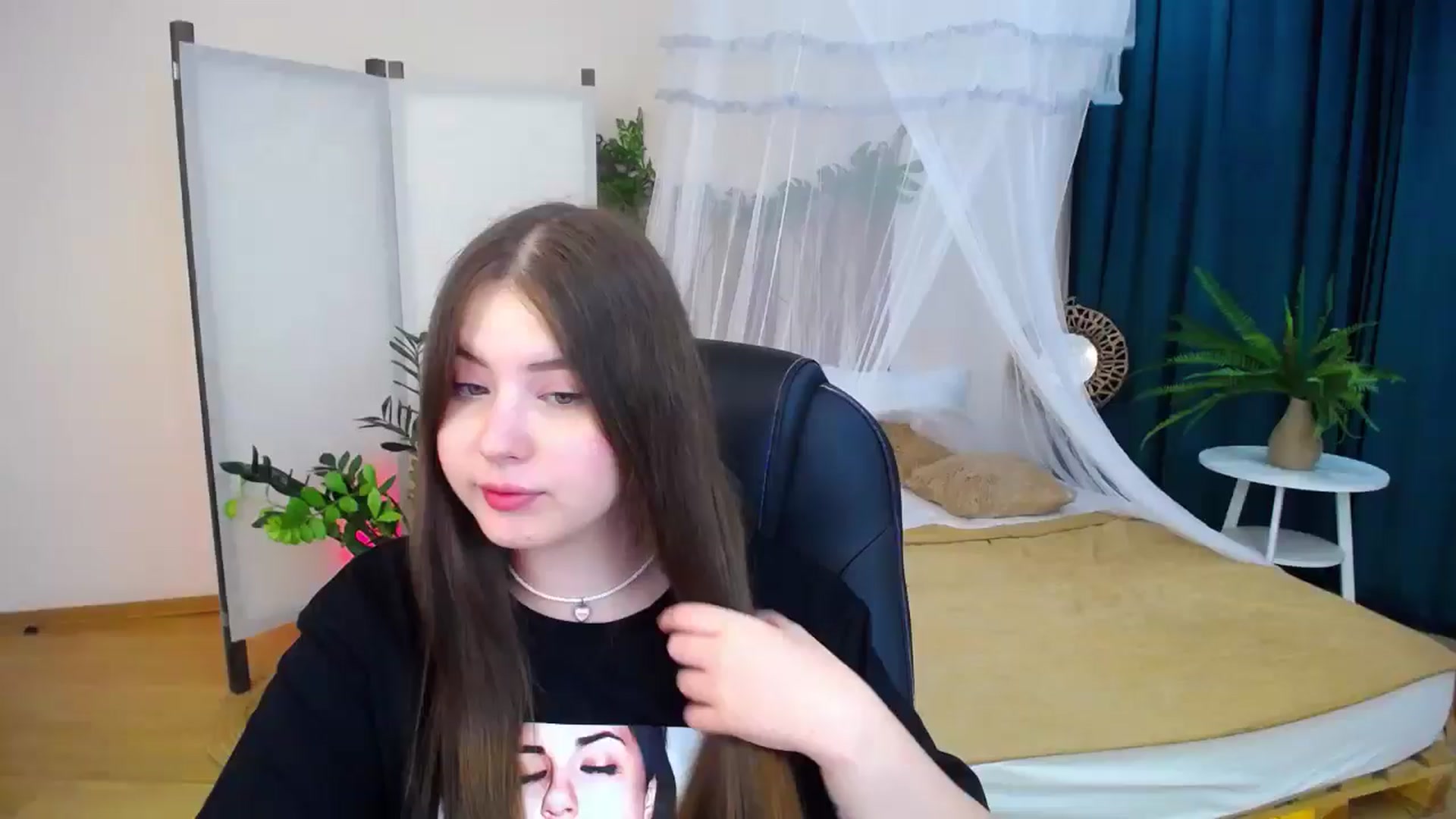 Gallery image thumbnail from AdmireMyEyes's myfreecams stream on, 09/08/2024, 18:29 image 1 of 20