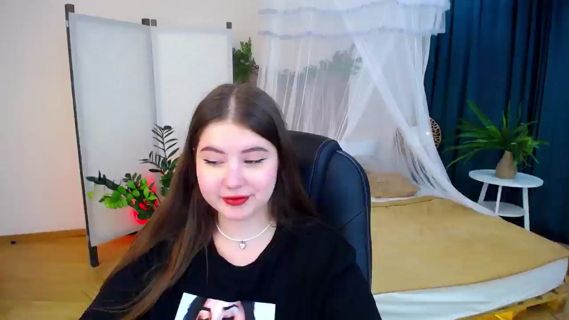 Gallery image thumbnail from AdmireMyEyes's myfreecams stream on, 09/08/2024, 18:52 image 16 of 20