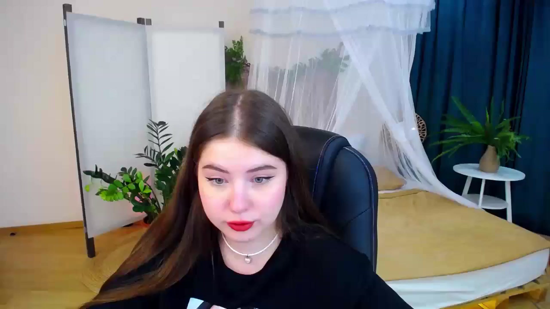 Gallery image thumbnail from AdmireMyEyes's myfreecams stream on, 09/08/2024, 18:52 image 12 of 20