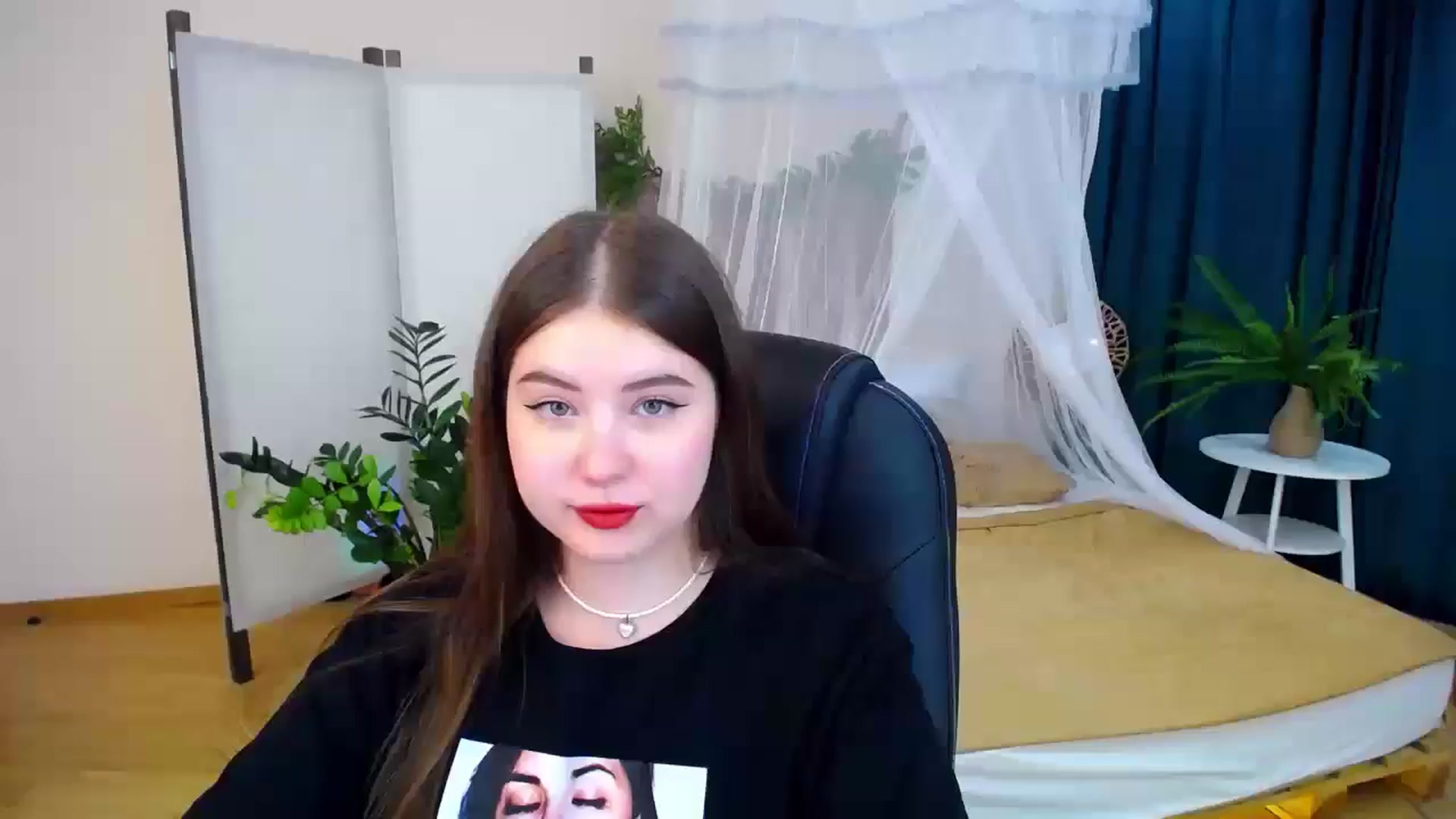 Gallery image thumbnail from AdmireMyEyes's myfreecams stream on, 09/08/2024, 18:52 image 6 of 20